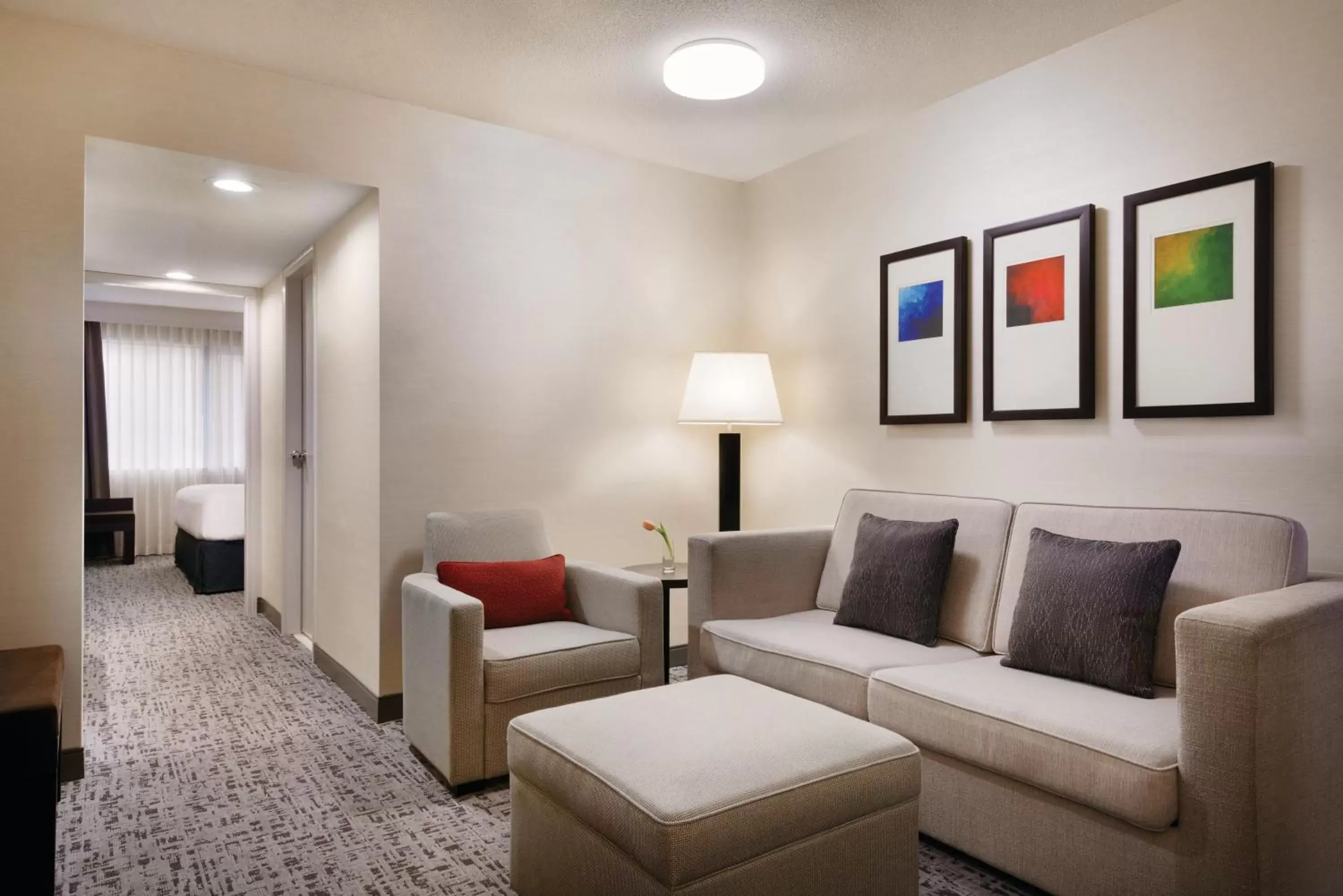 Living room, Seating Area in Radisson Hotel Vancouver Airport