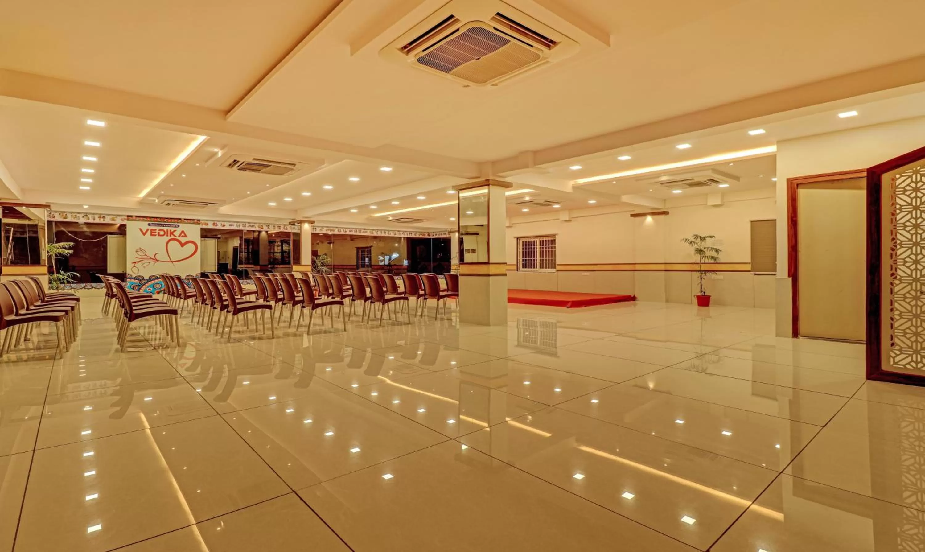Banquet/Function facilities in Treebo Rainbow Grand