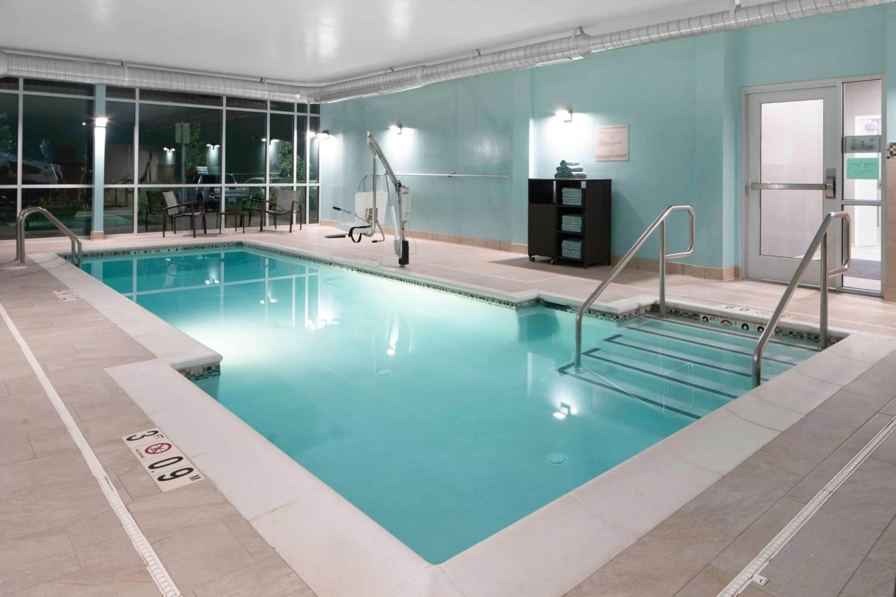 Swimming pool in SpringHill Suites Winchester