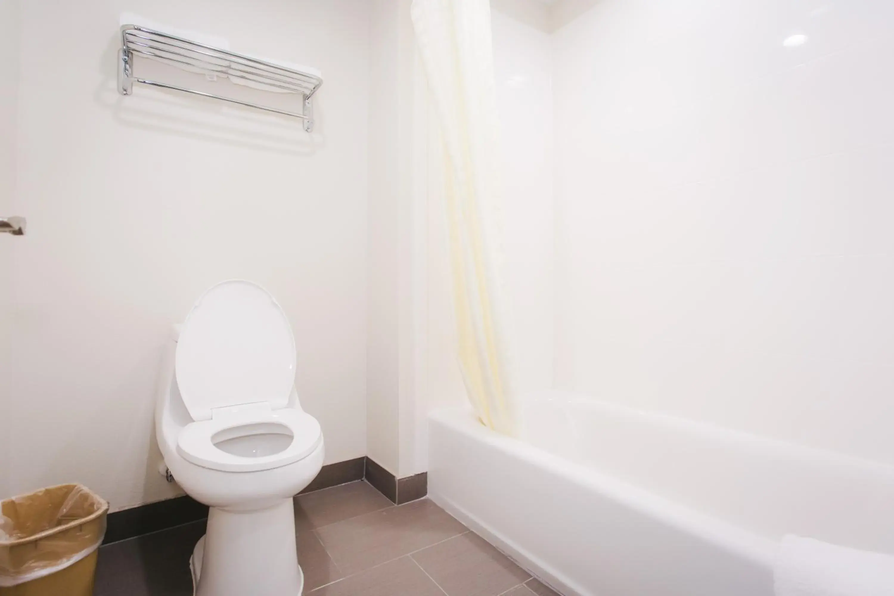 Bathroom in Palace Inn- Louetta