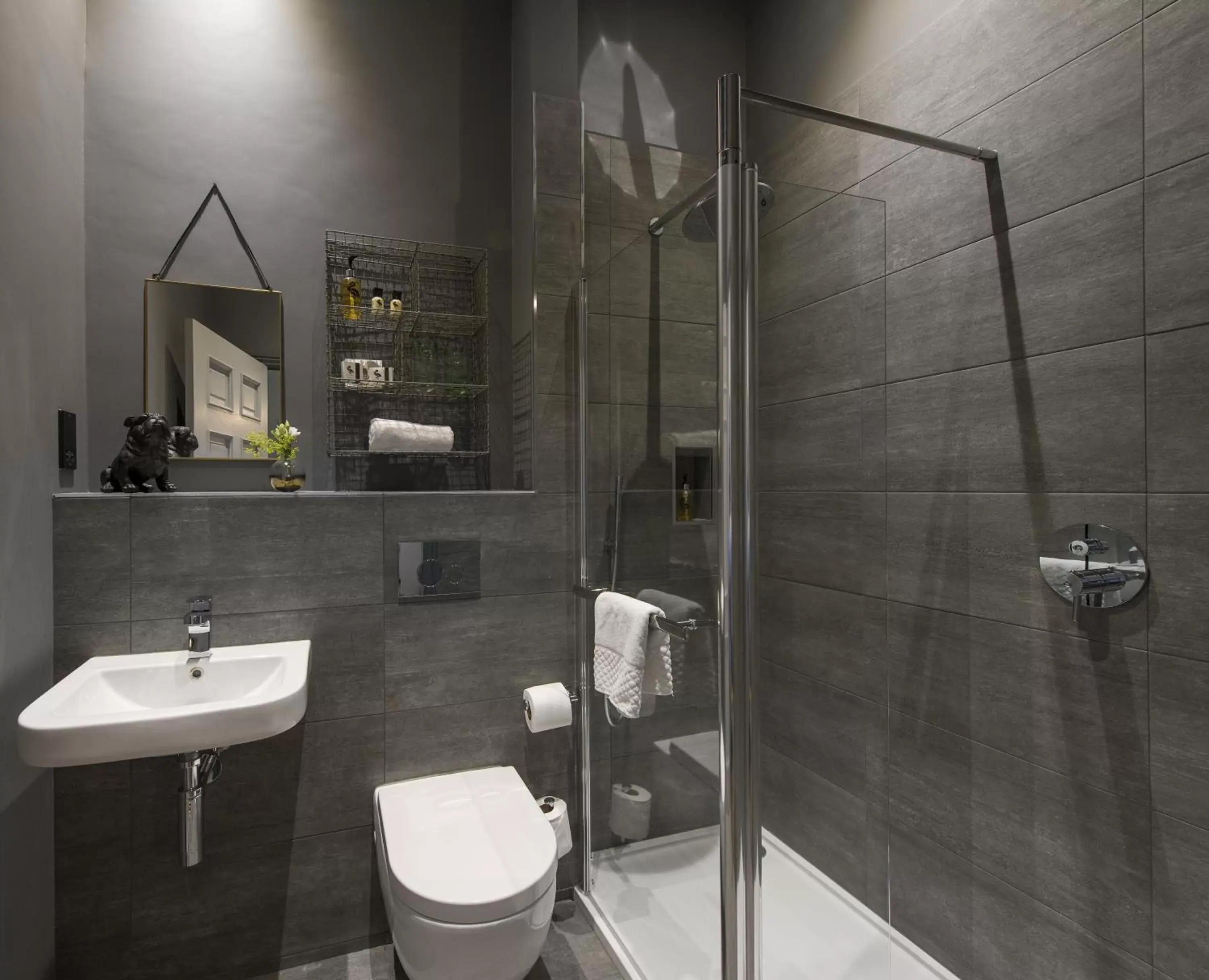 Shower, Bathroom in The Churchill Hotel