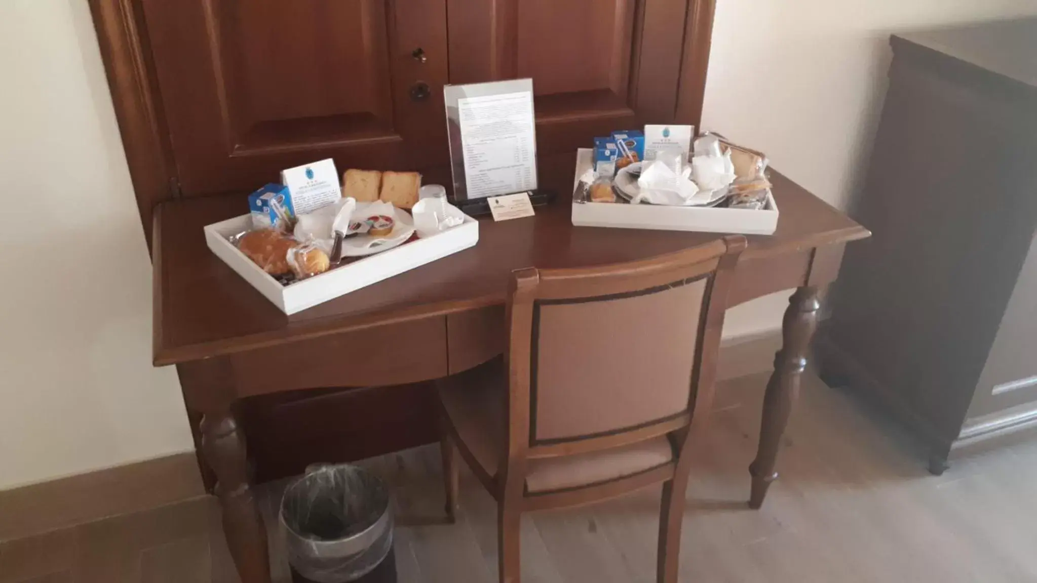 room service, Coffee/Tea Facilities in Hotel Villa Lampedusa