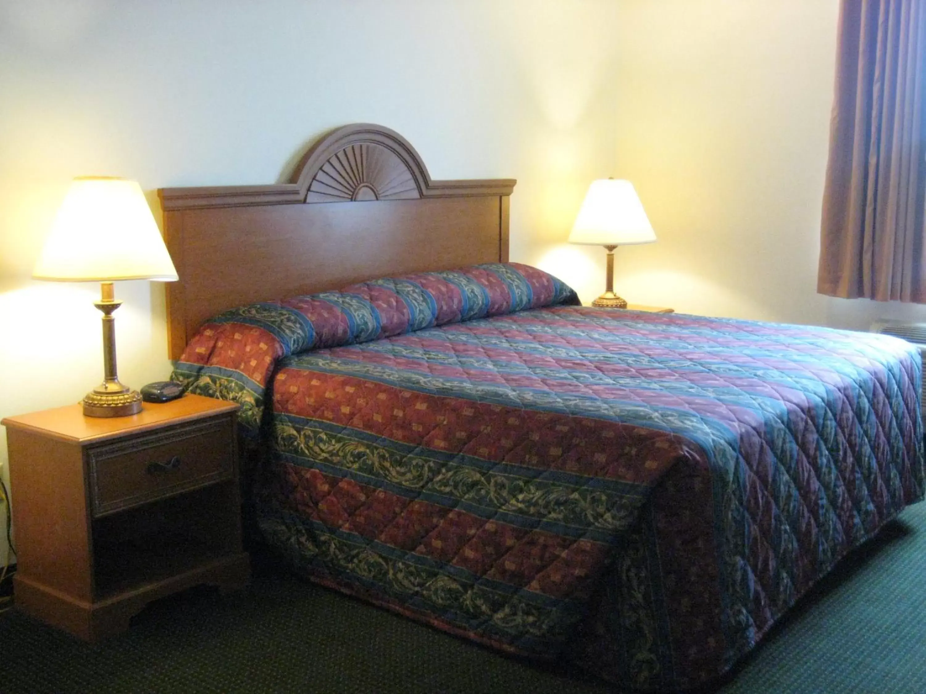 Bed in Horizon Inn & Suites