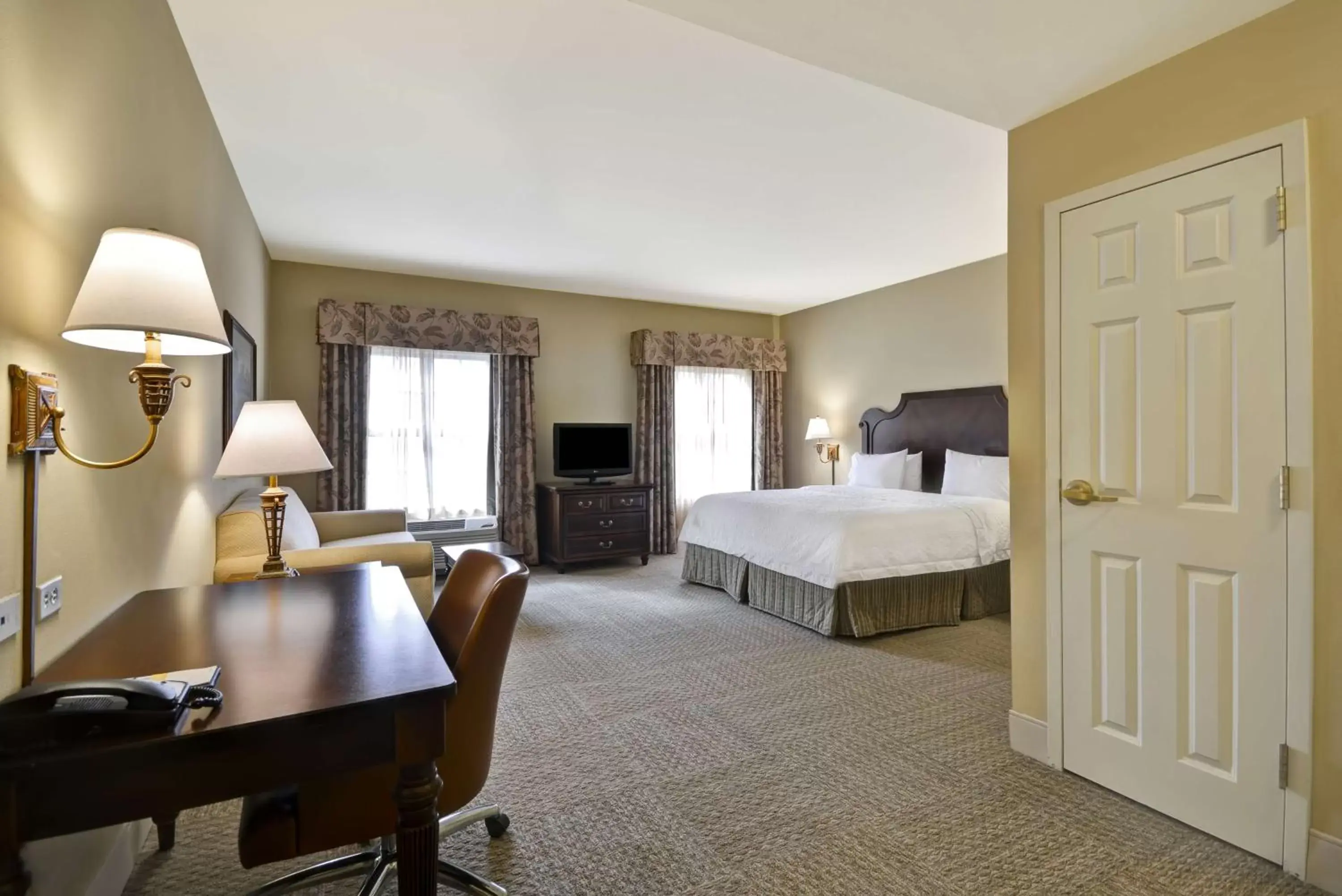 Bedroom in Hampton Inn & Suites Savannah Historic District