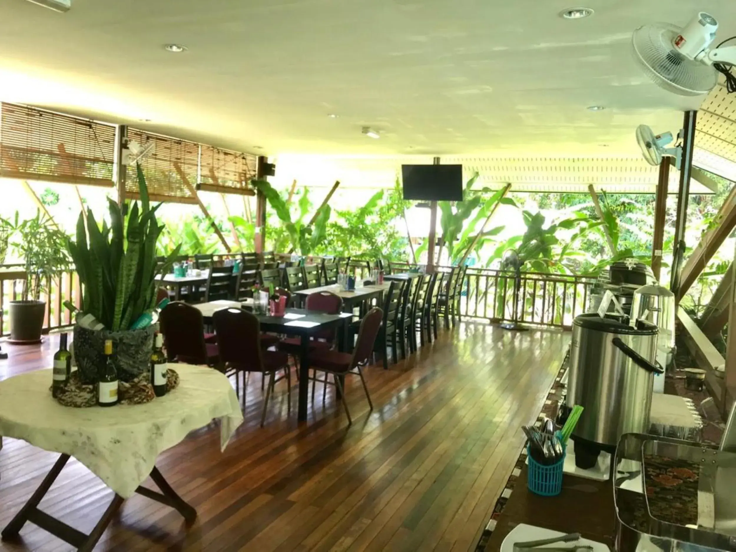 Restaurant/Places to Eat in Nature Lodge Sepilok