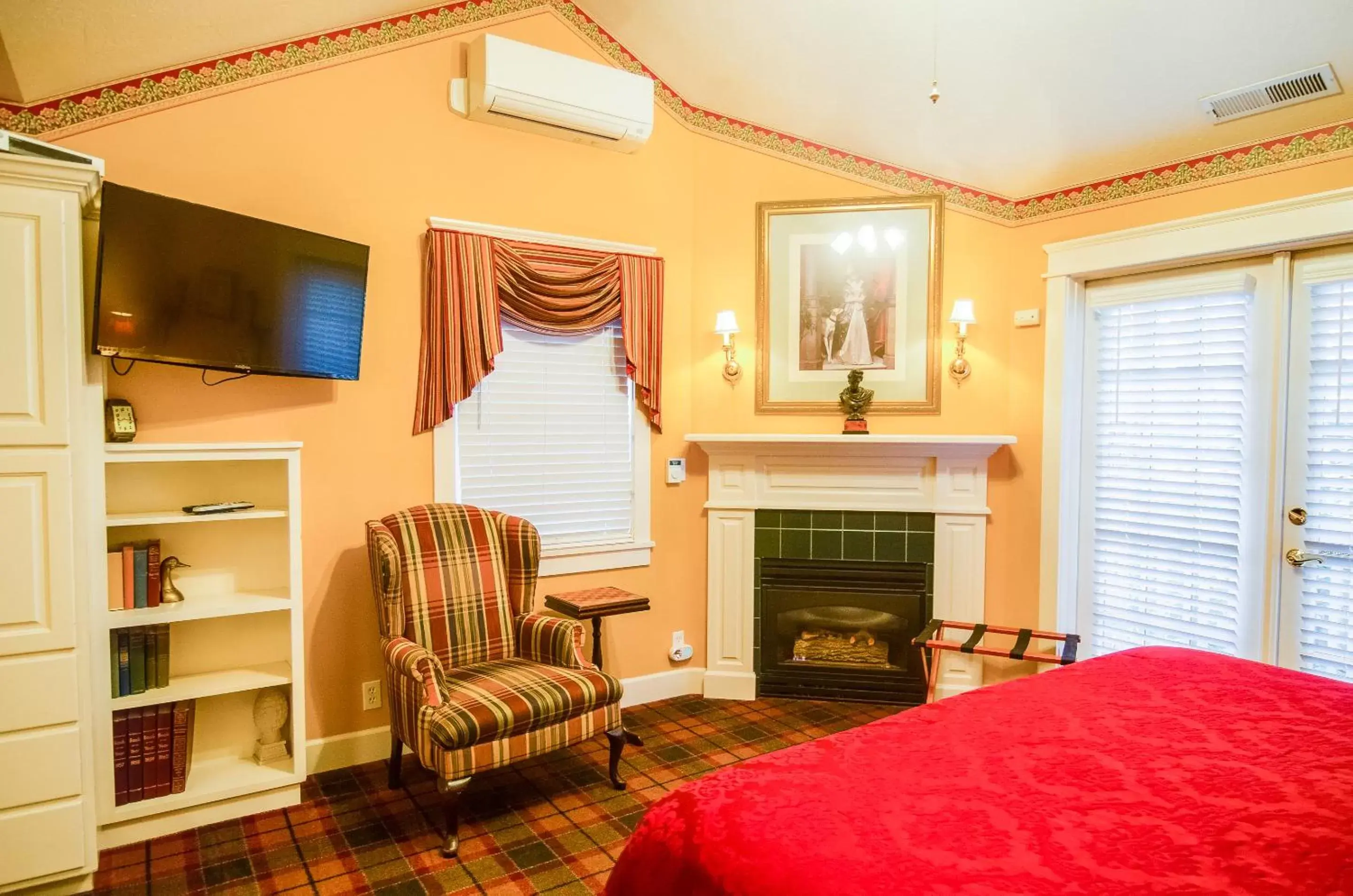 Bed in The Campbell House Inn Bed in The Campbell House Inn