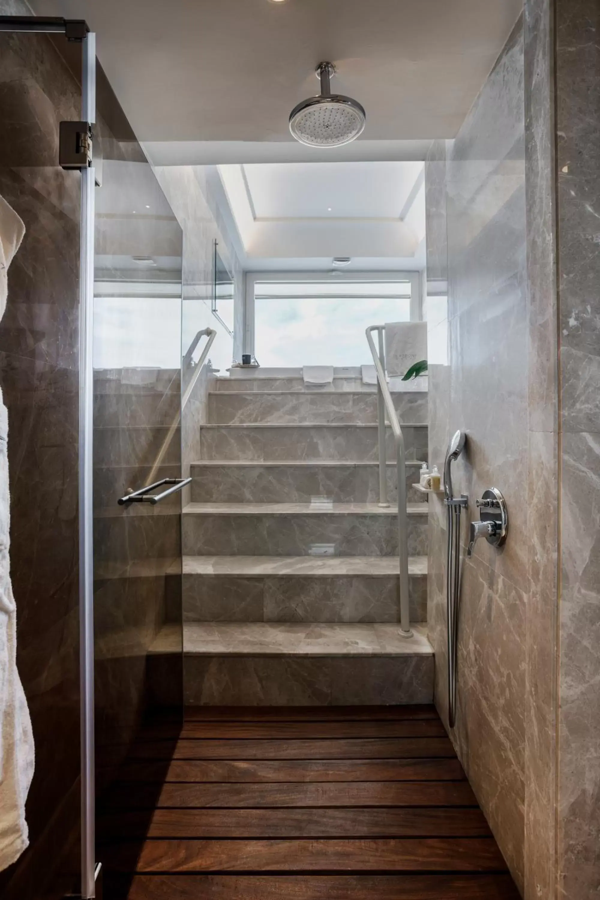 Shower, Bathroom in Lazzoni Hotel
