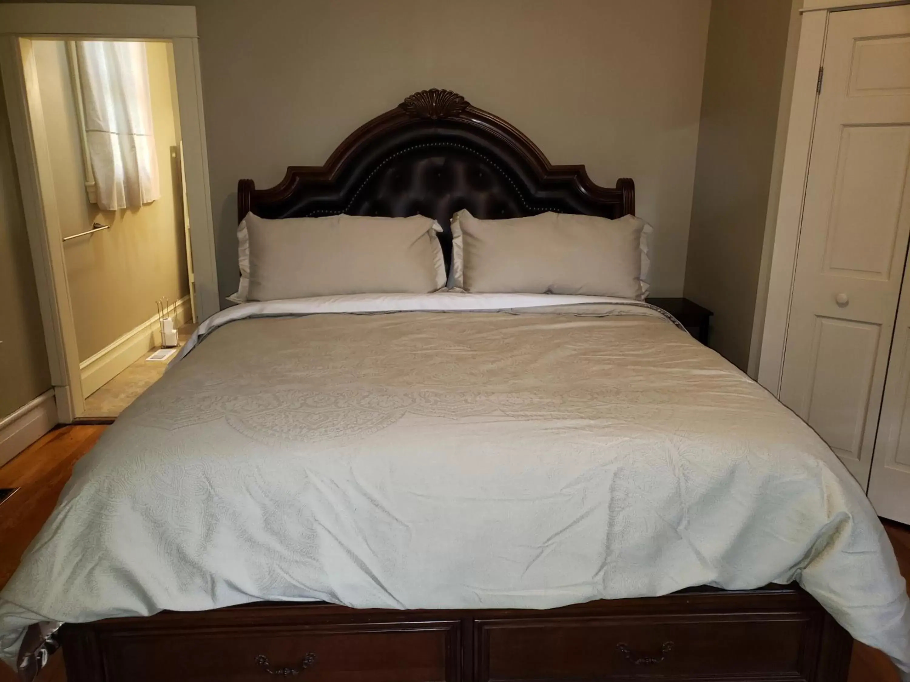 Bed in Iron Horse Inn