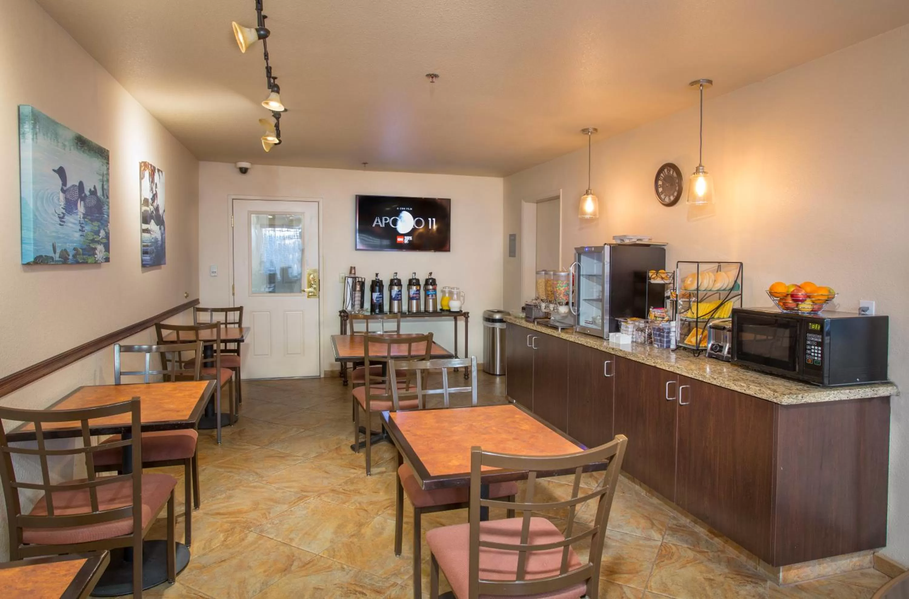 Restaurant/places to eat in Granzella's Inn