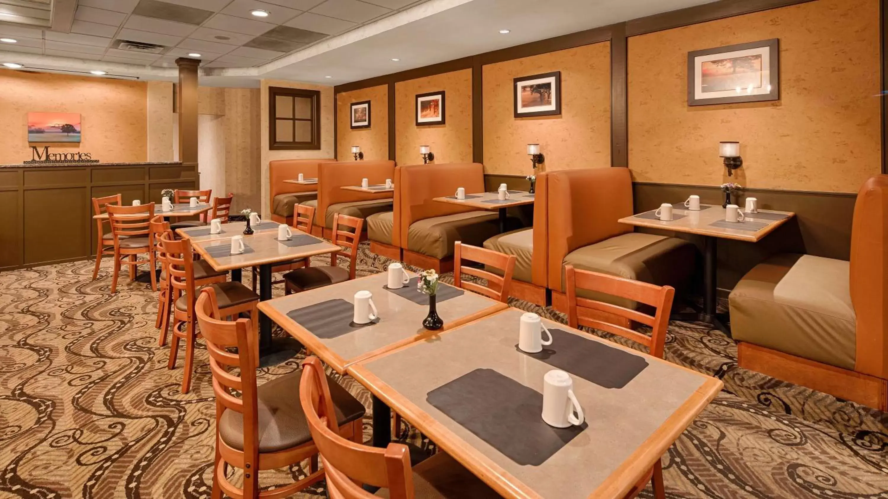Restaurant/places to eat in Baymont Inn & Suites Restaurant/places to eat in Baymont Inn & Suites