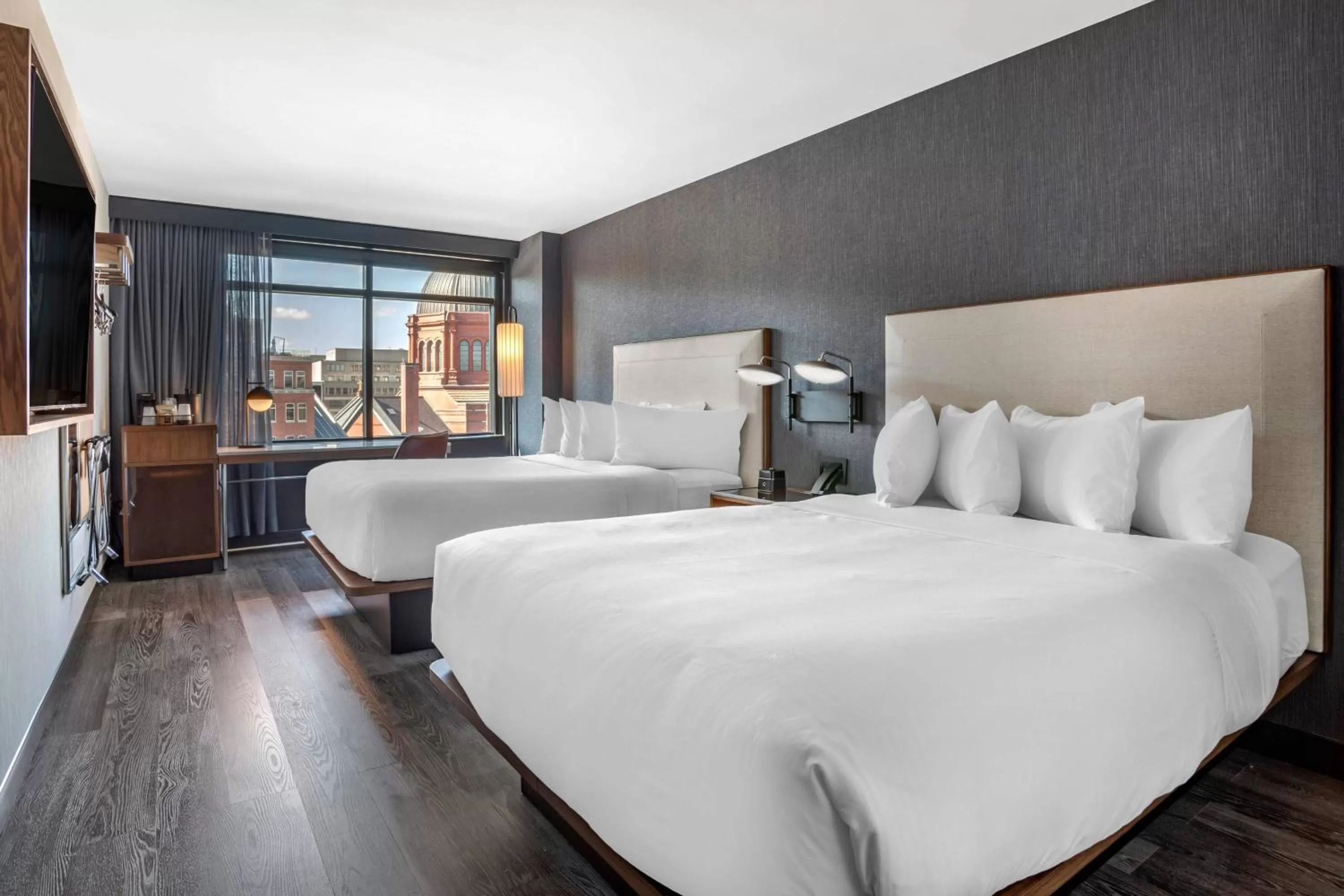 Photo of the whole room, Bed in Courtyard by Marriott Washington, DC Dupont Circle