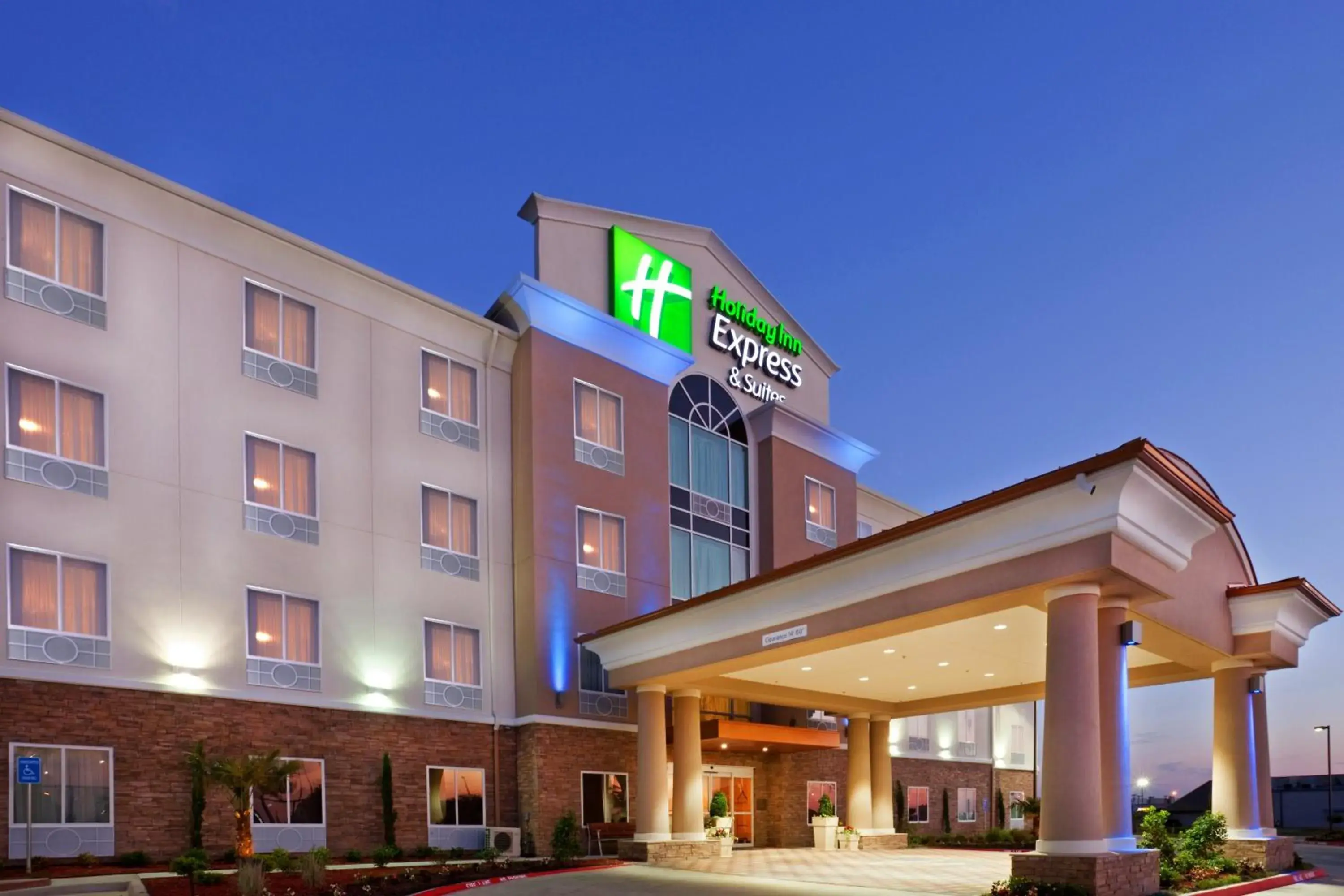 Property building in Holiday Inn Express Hotel & Suites Dallas West