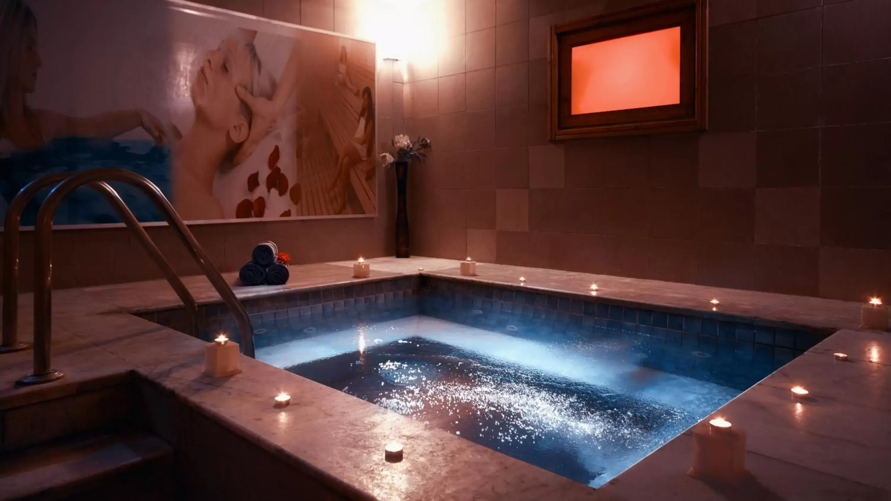 Hot Tub, Swimming Pool in Giftun Azur Resort