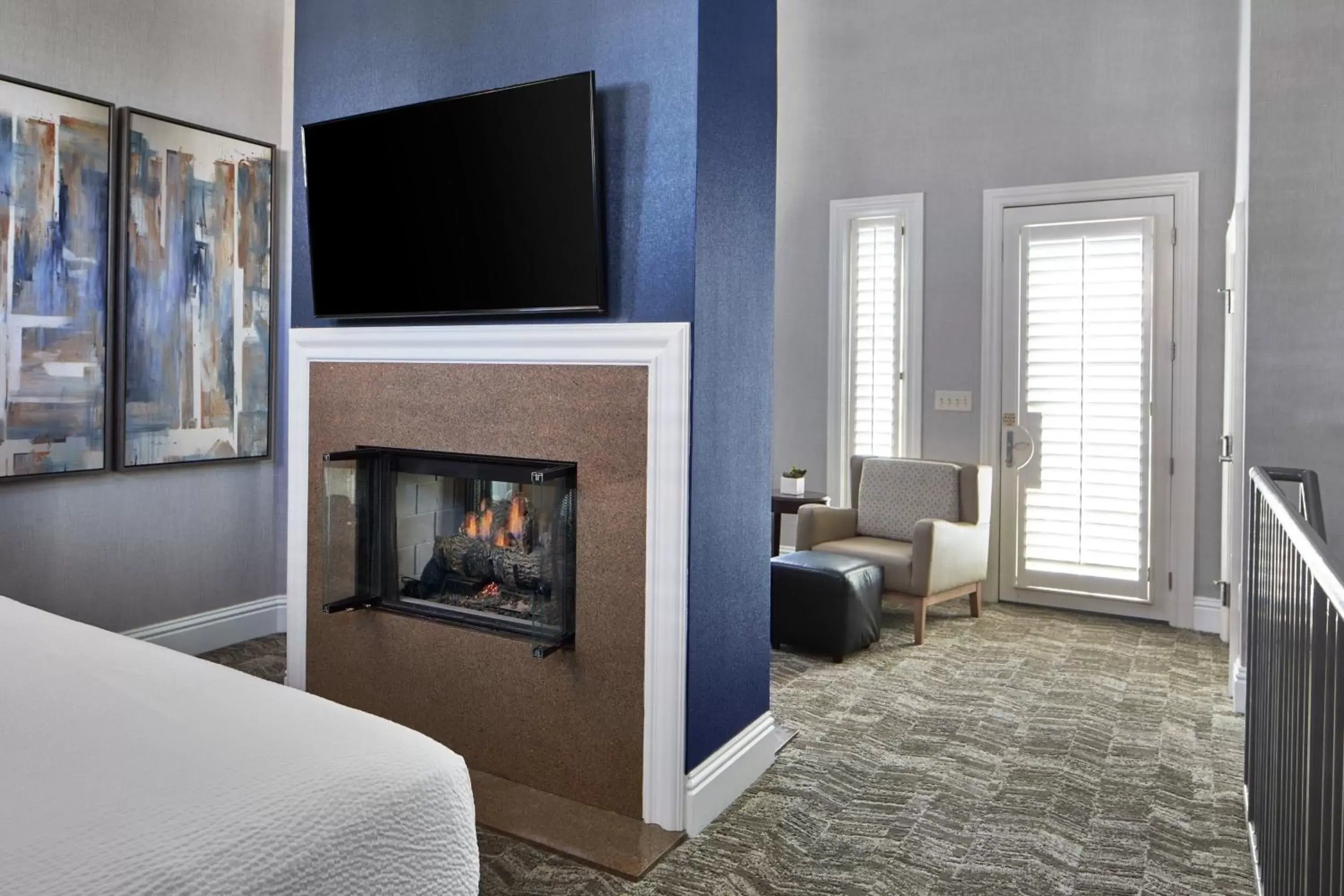 Bedroom, TV/Entertainment Center in SpringHill Suites Memphis Downtown