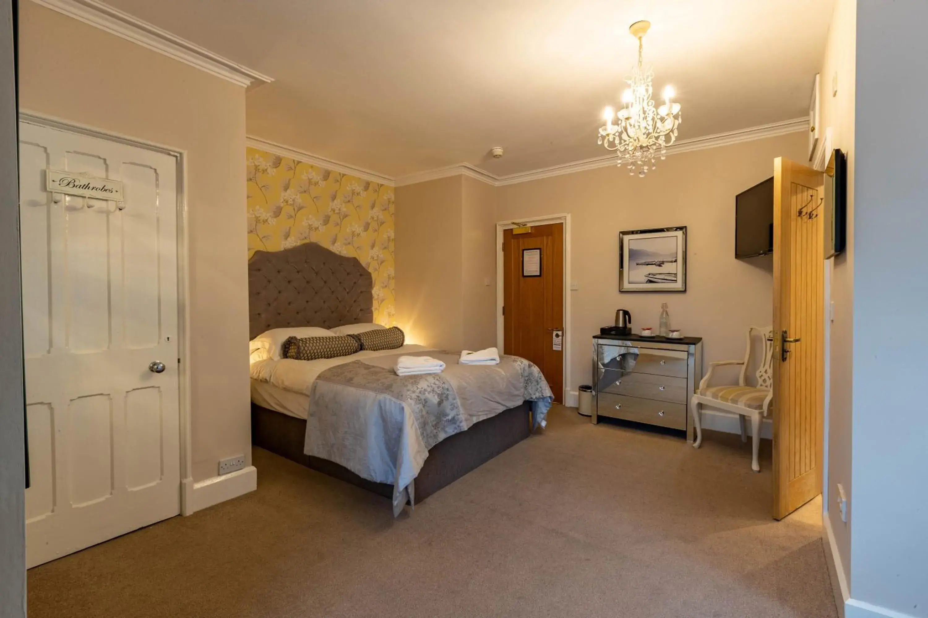 Bed in Holly Lodge Guest House with FREE off site health club