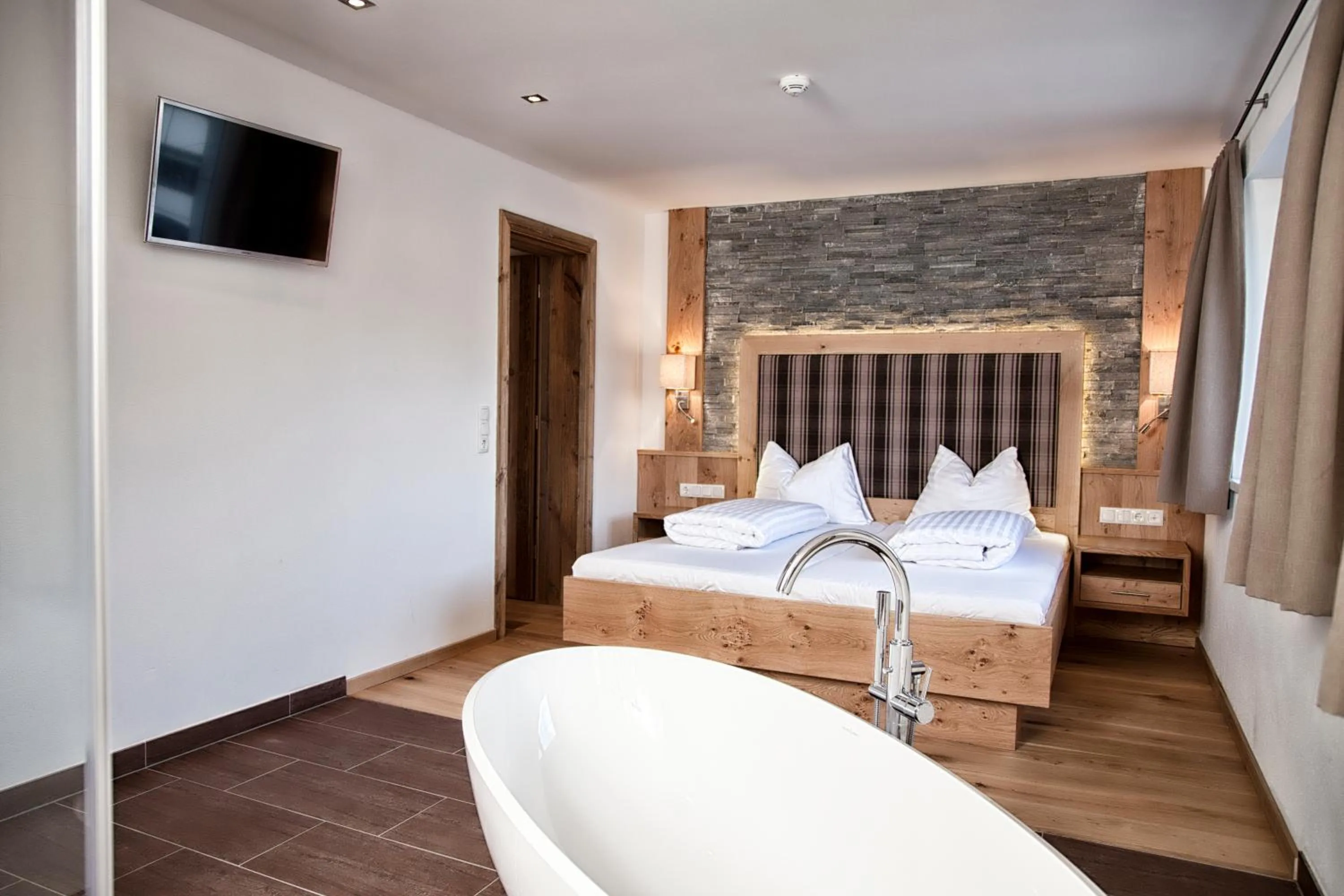 Bedroom, Bed in Hotel & Appartements Heigenhauser