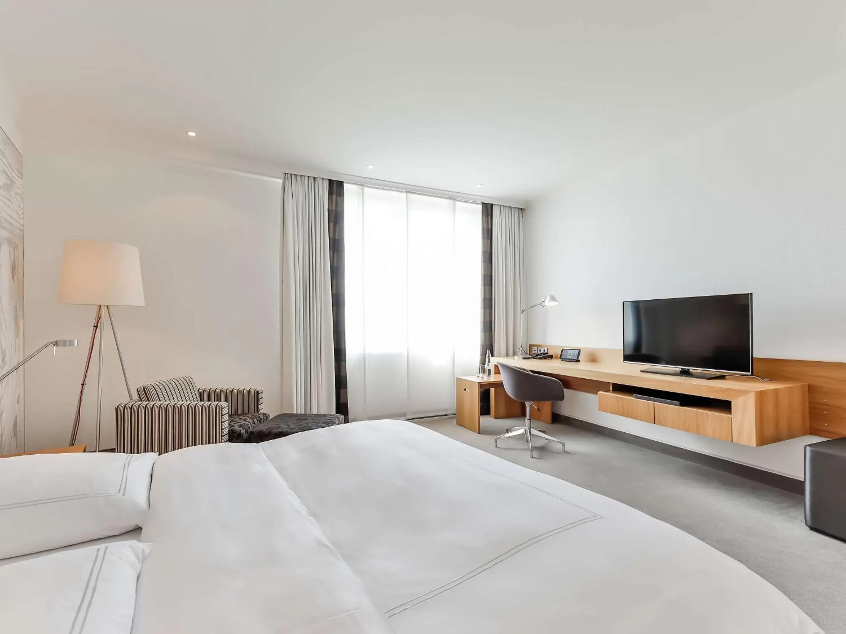 Bedroom, Bed in Dorint City-Hotel Bremen