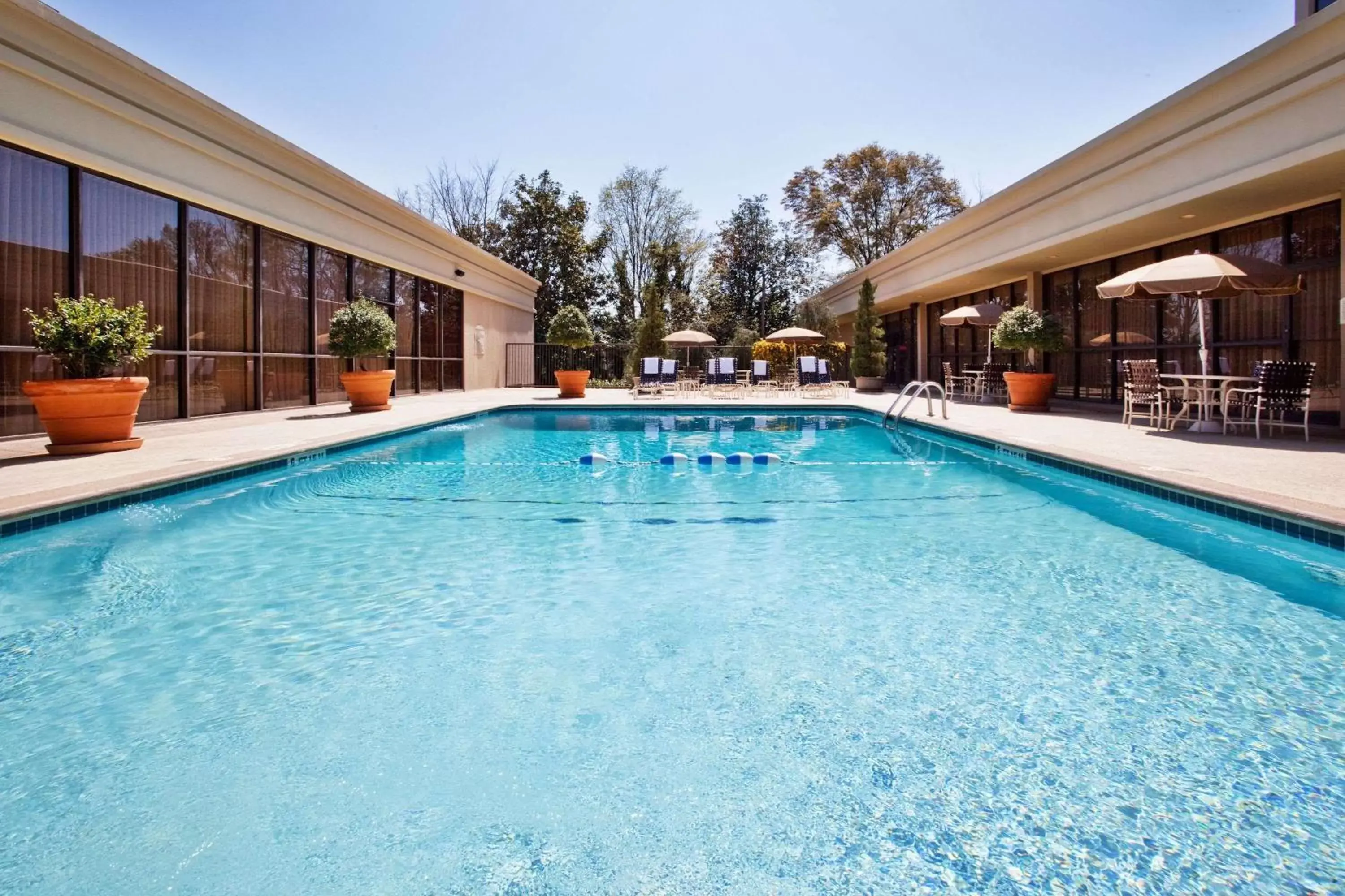 Pool view, Swimming Pool in Sonesta Atlanta Airport North