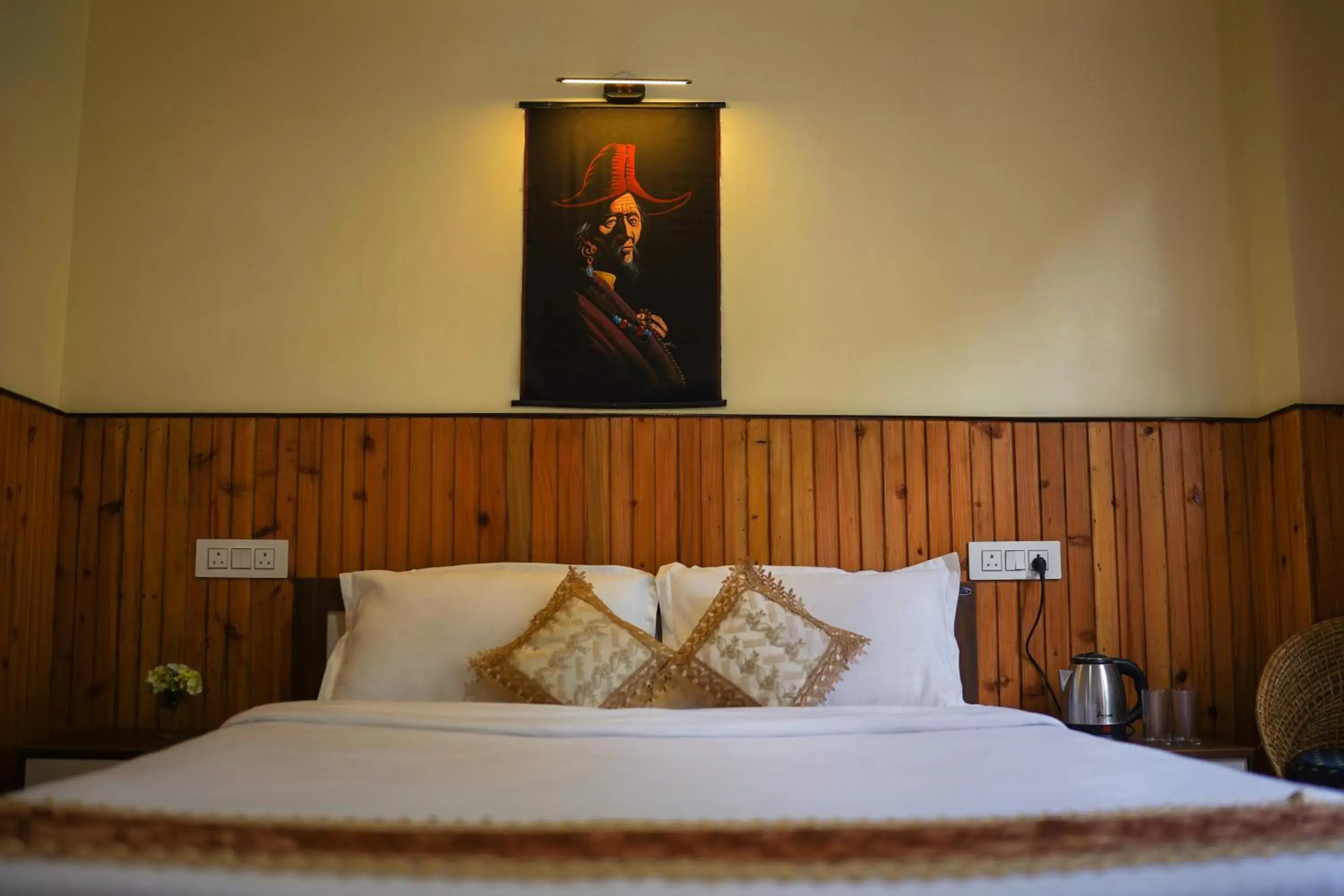 Property building, Bed in Hotel Hill Queen near Sherpa Gumba Darjeeling Mall 5 Min Couple Friendly Property building, Bed in Hotel Hill Queen near Sherpa Gumba Darjeeling Mall 5 Min Couple Friendly