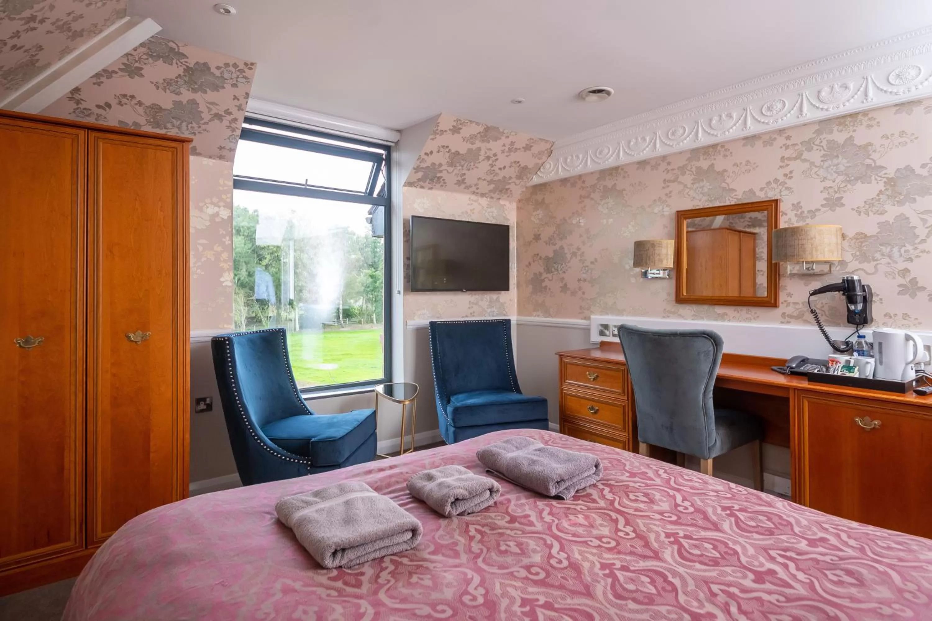 Bed in Guildford Manor Hotel & Spa