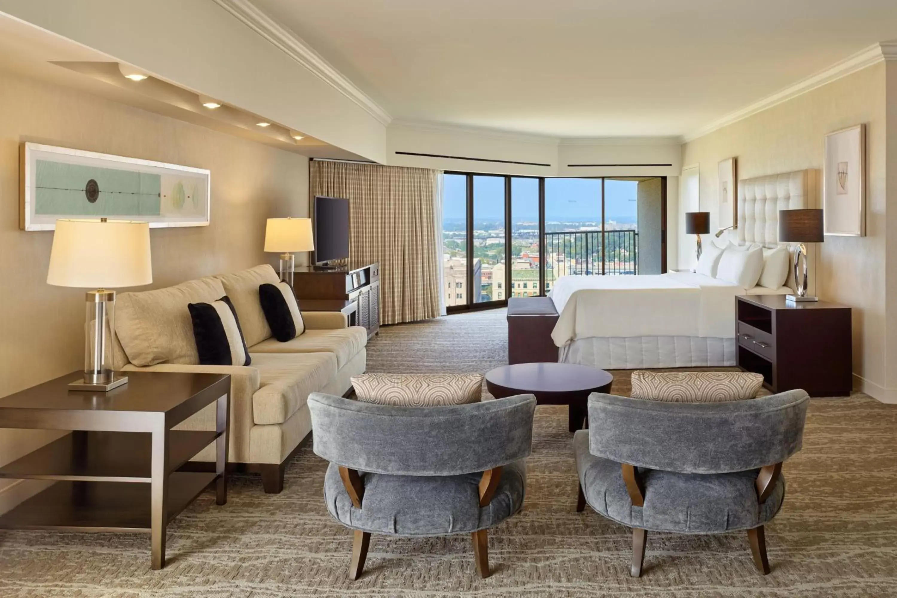 Photo of the whole room, Seating Area in The Westin Kansas City at Crown Center