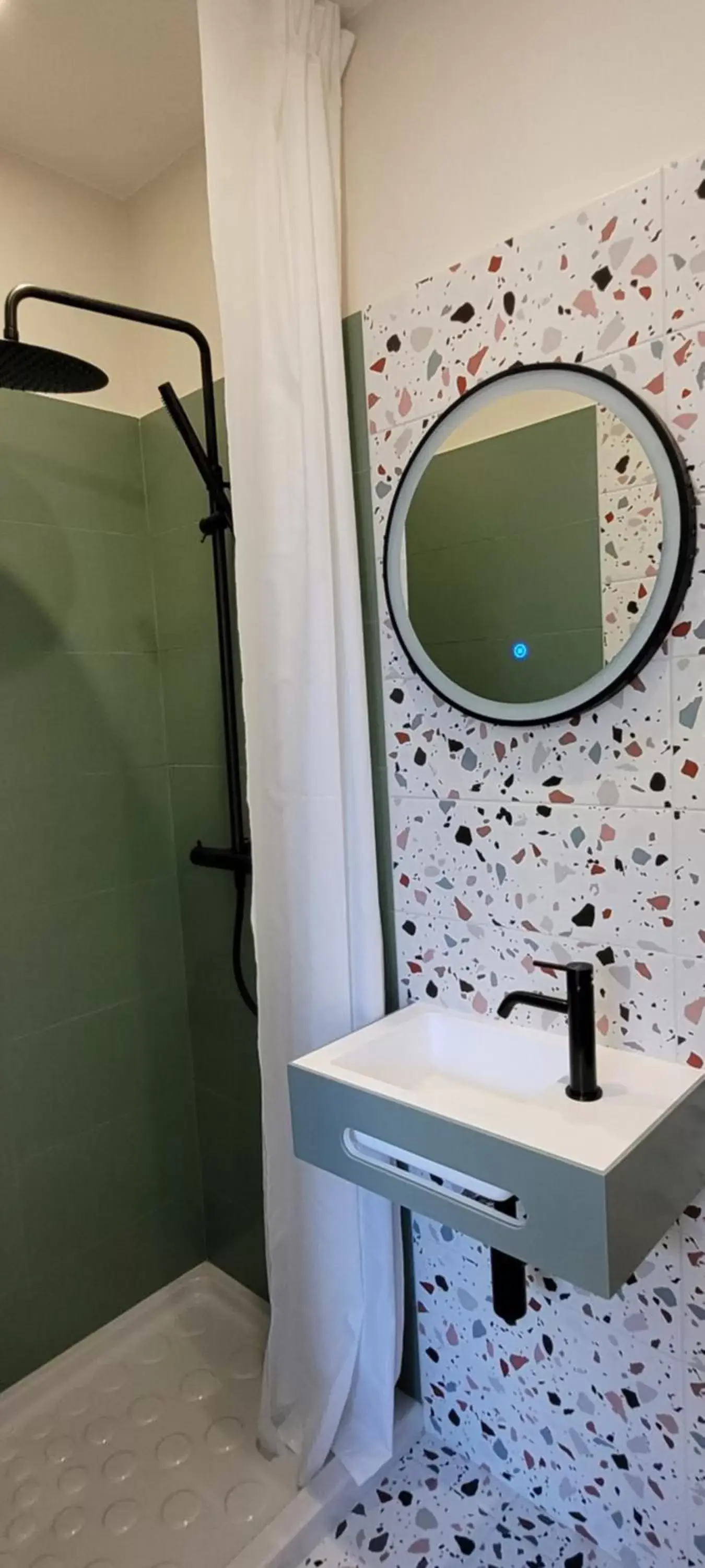 Shower, Bathroom in Seakub hotel