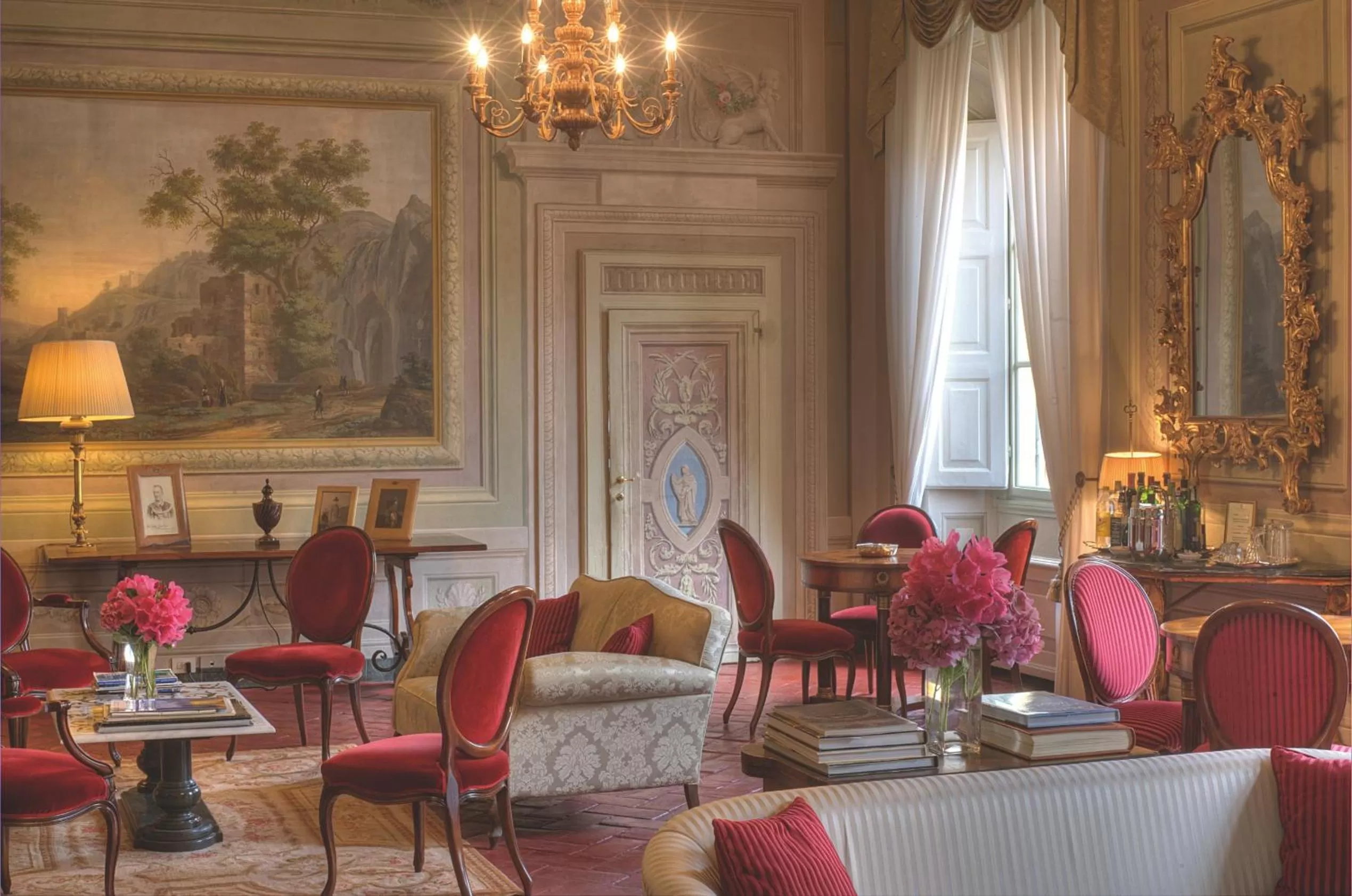 Communal lounge/ TV room in Palazzo Niccolini al Duomo Residenza D'Epoca