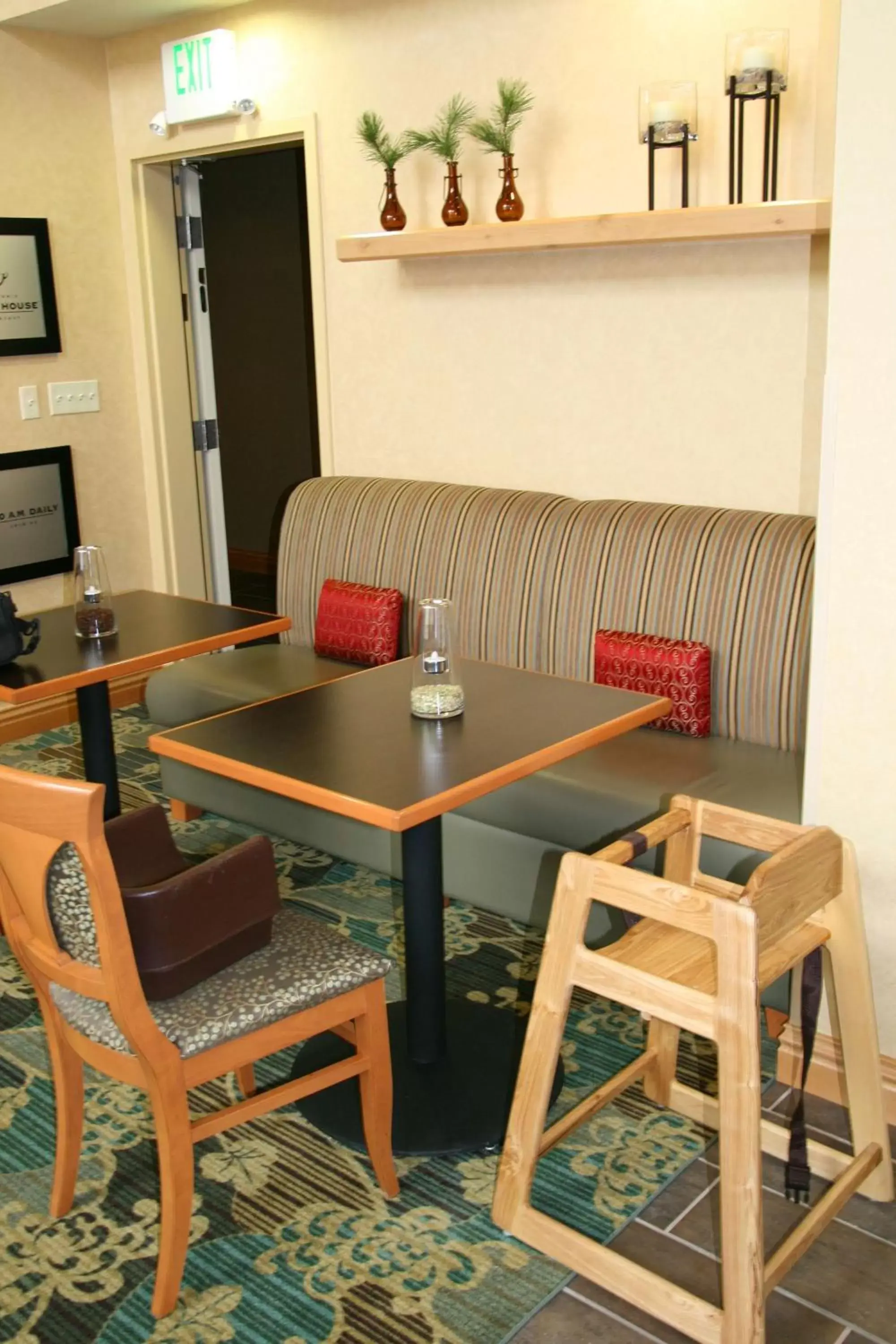 Dining Area in Hampton Inn & Suites Billings West I-90