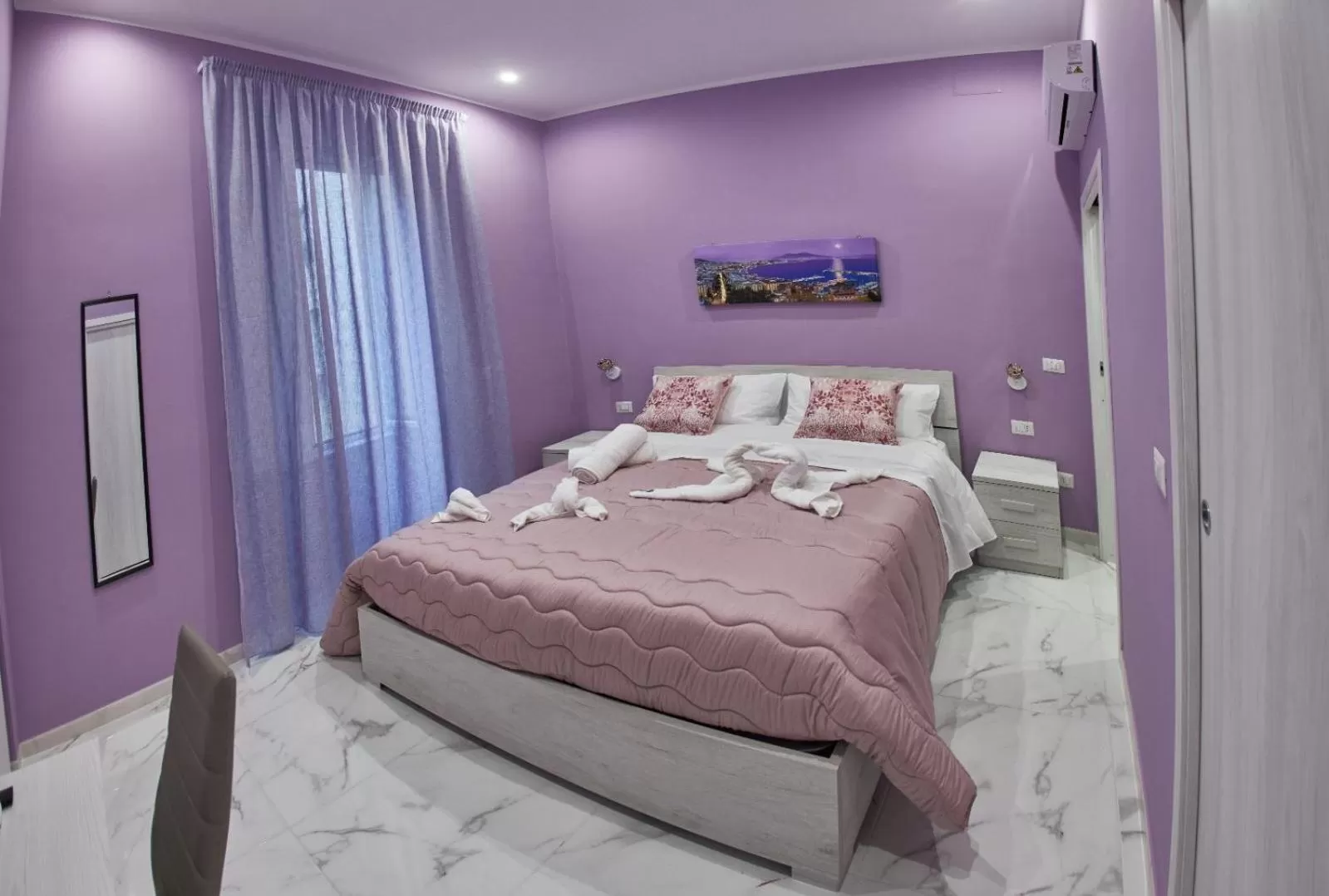 Bed in B&B Dint 'o core e Napule