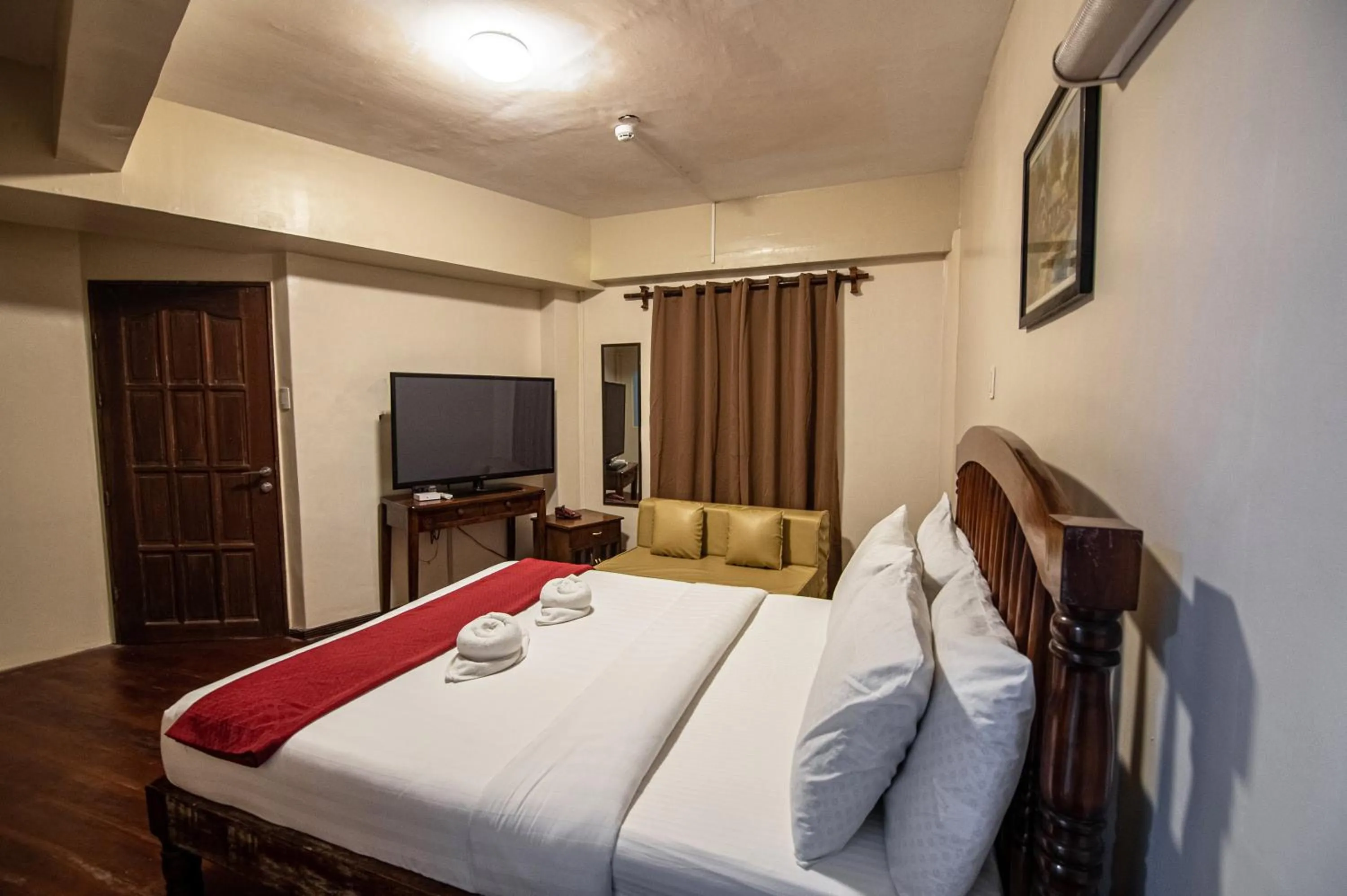 Bedroom, Bed in Kiwi Hotel