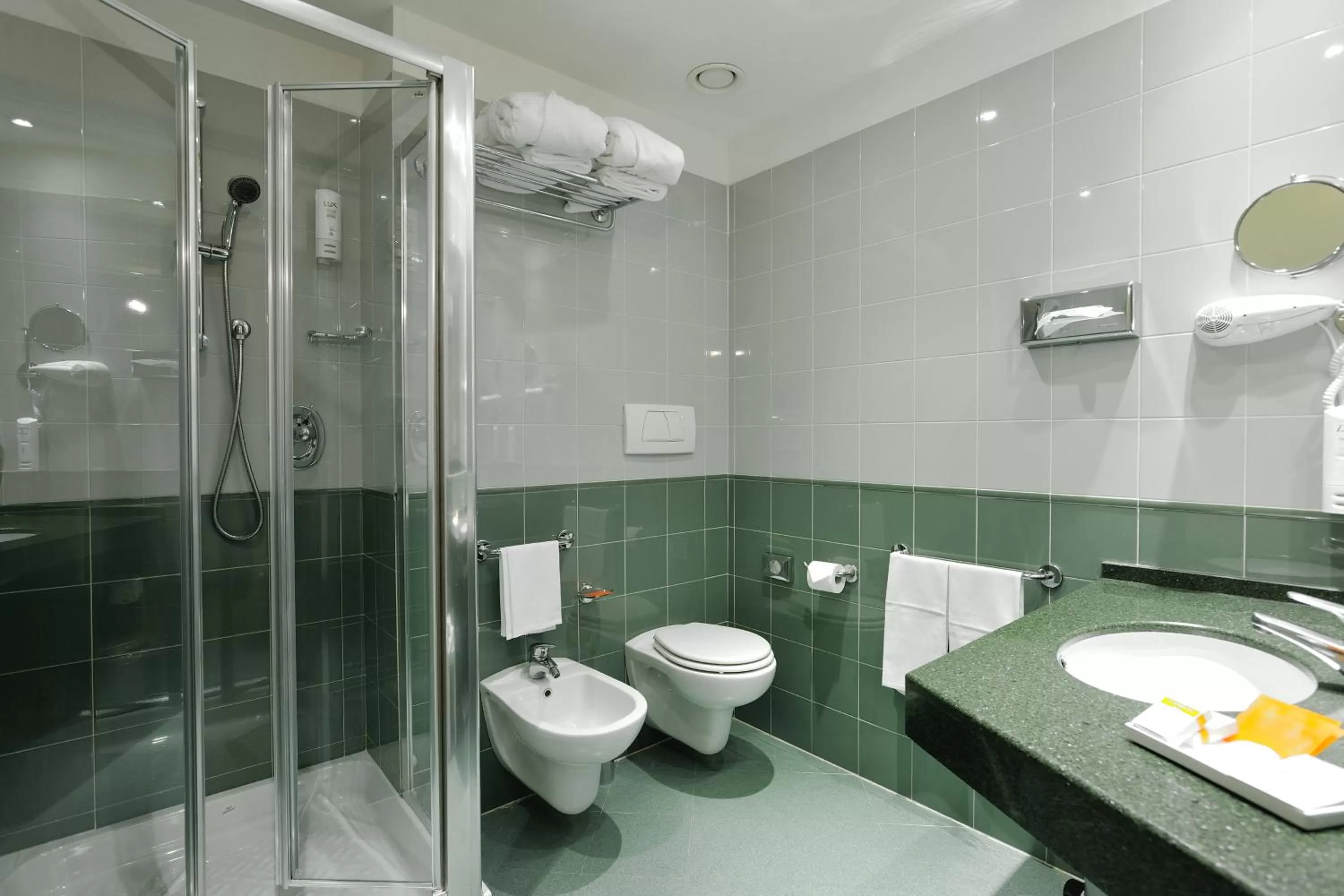 Bathroom in La Meridiana Bleisure Hotel