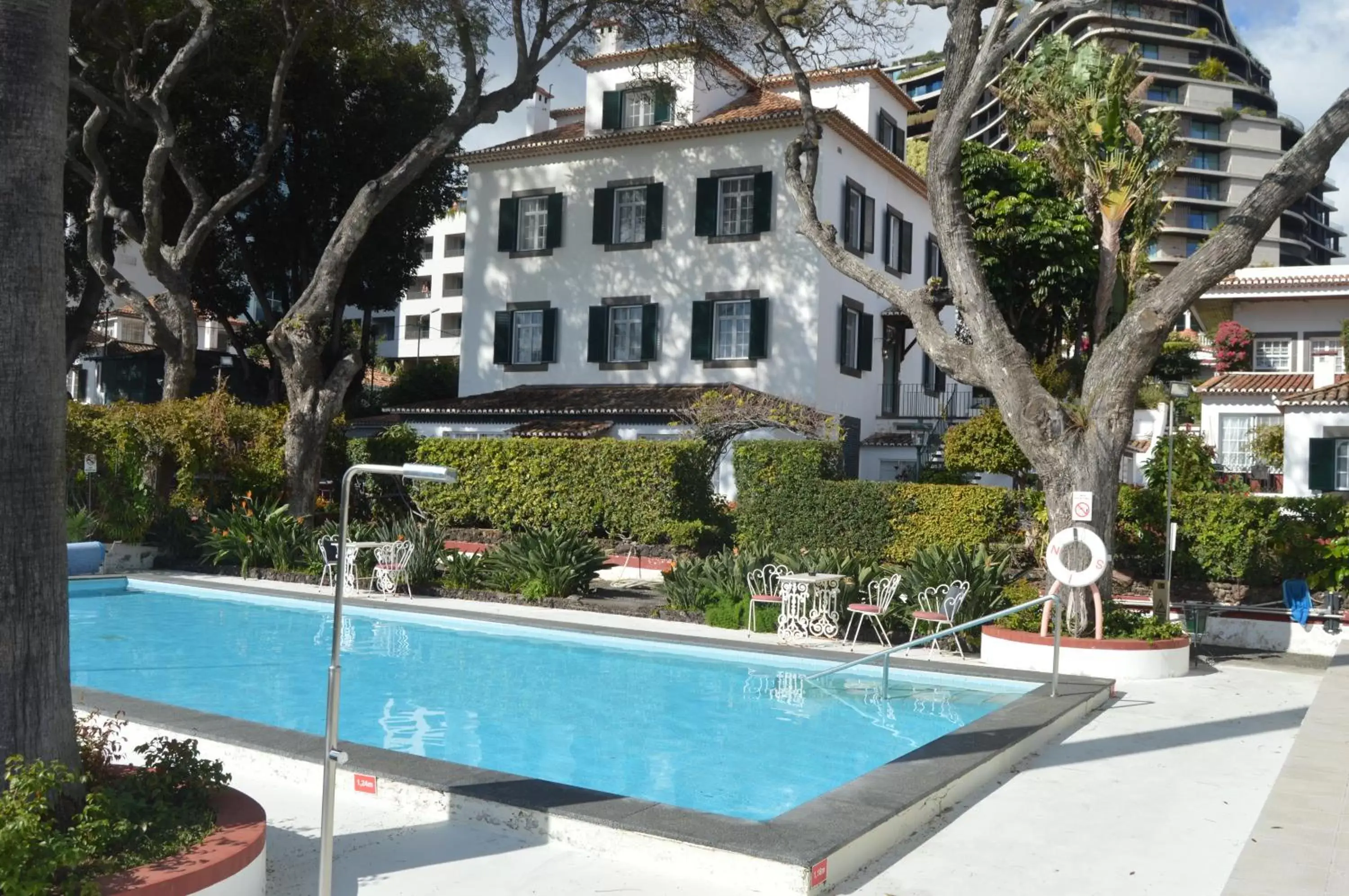 Property building, Swimming Pool in Quinta Da Penha De Franca