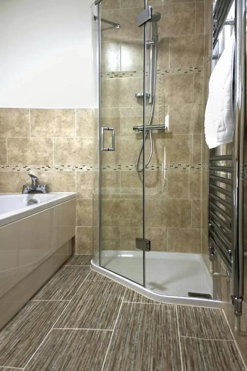 Shower, Bathroom in The Anchor Inn