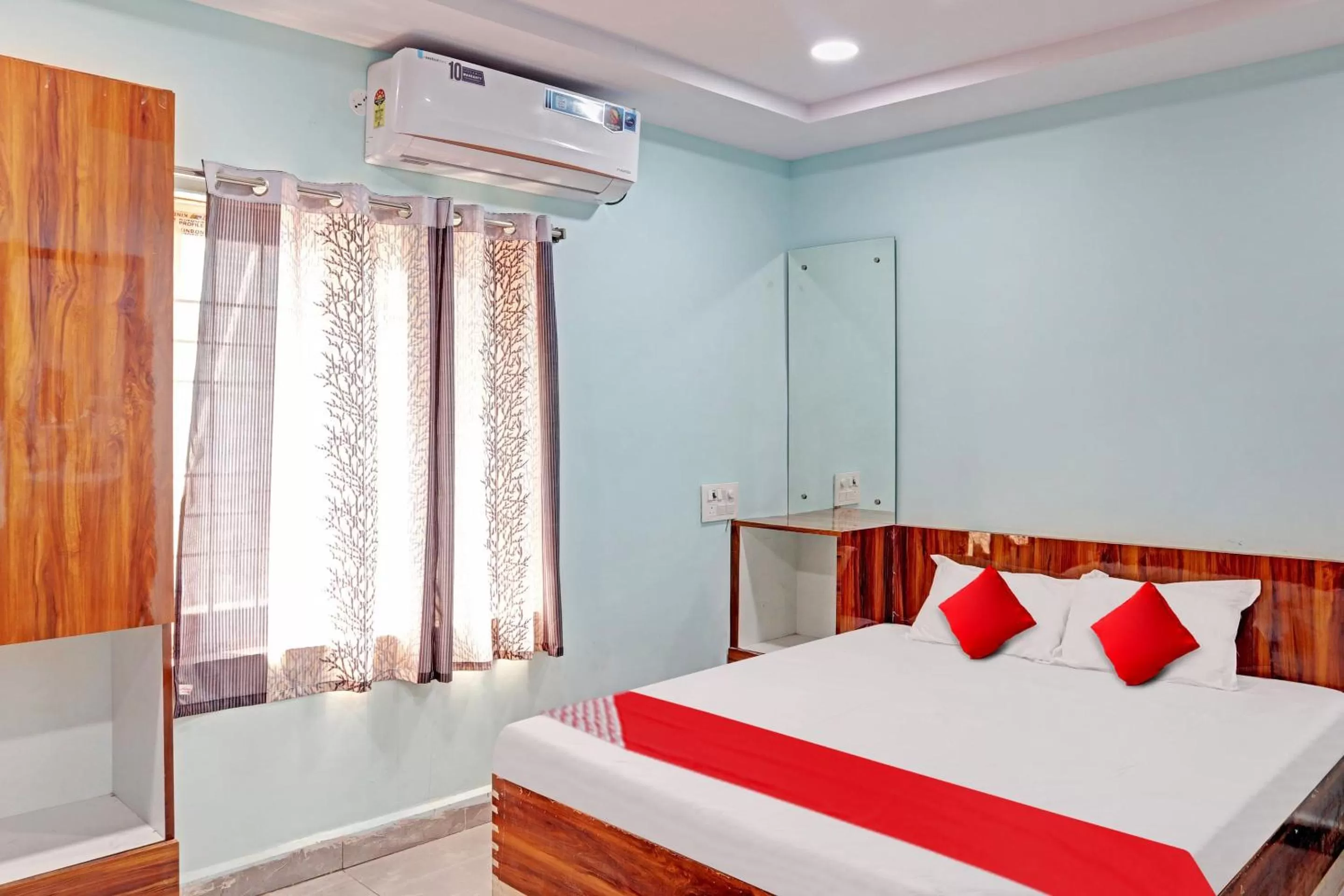 Classic Triple Room - single occupancy in Super OYO Flagship Sai Leela Residency