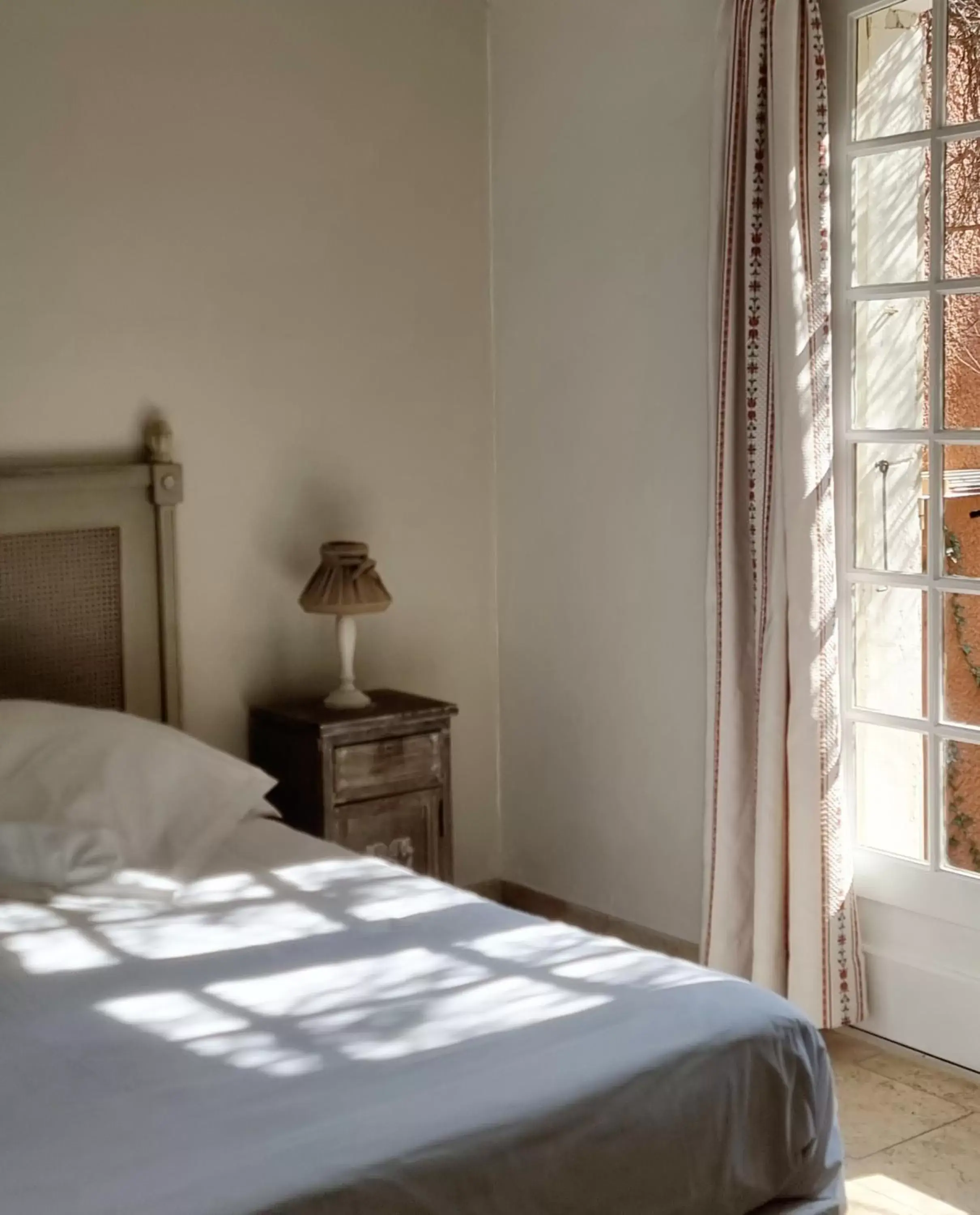 Decorative detail, Bed in Castillon Des Baux