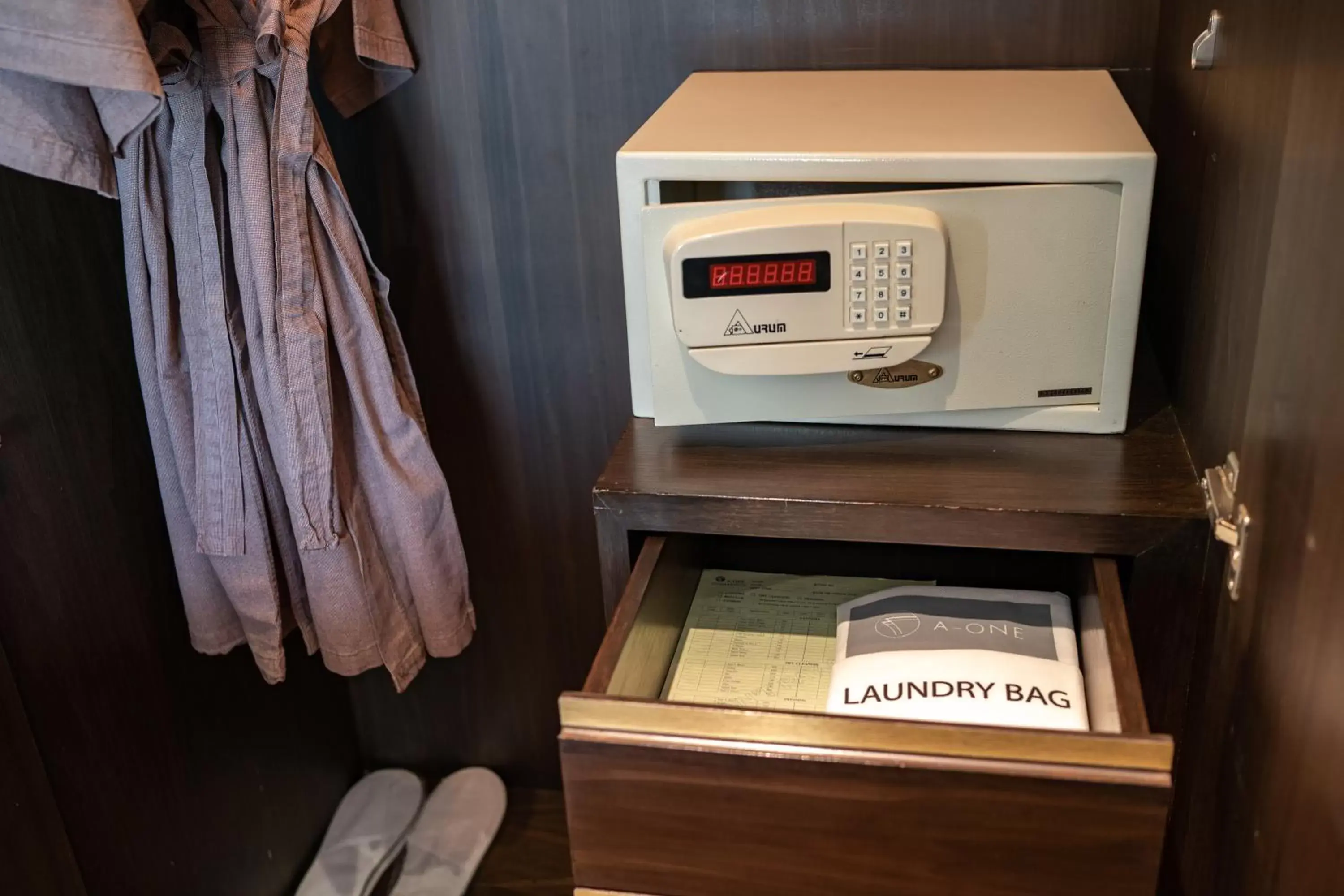 Bathroom in A-ONE Pattaya Beach Resort Bathroom in A-ONE Pattaya Beach Resort
