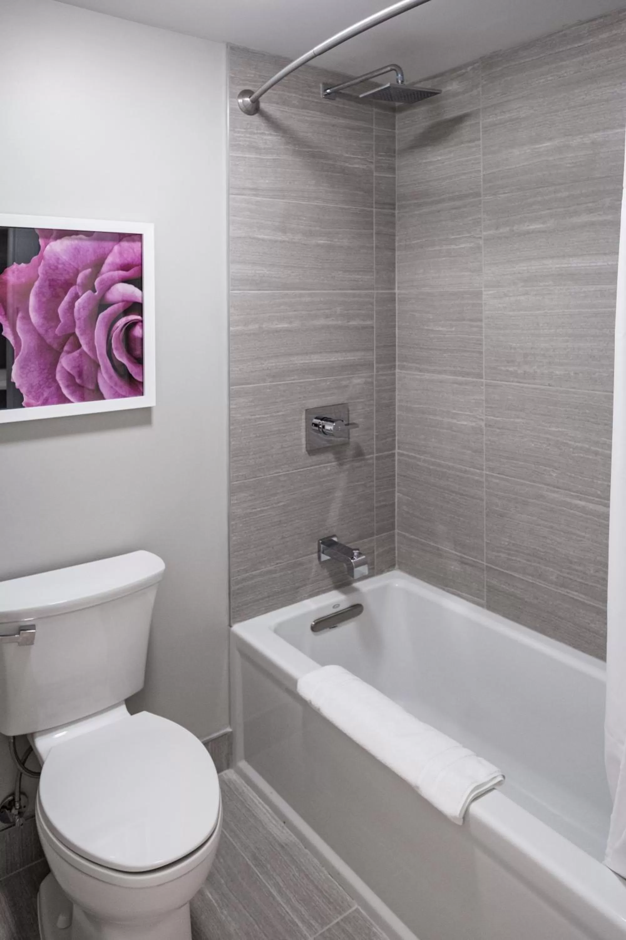 Shower in Magnolia Hotel Omaha