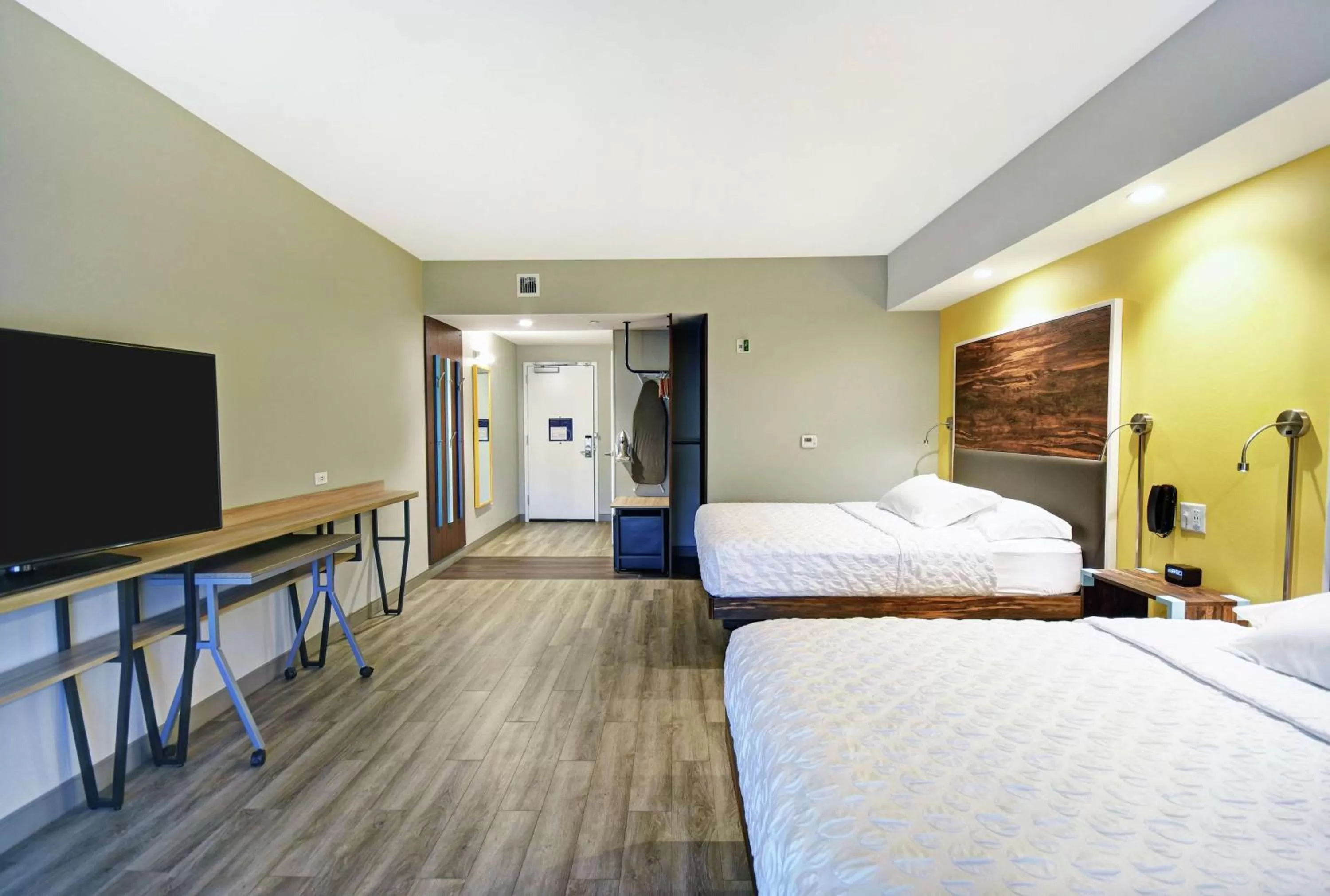 Bedroom, Bed in Tru By Hilton Portland Airport Area Me