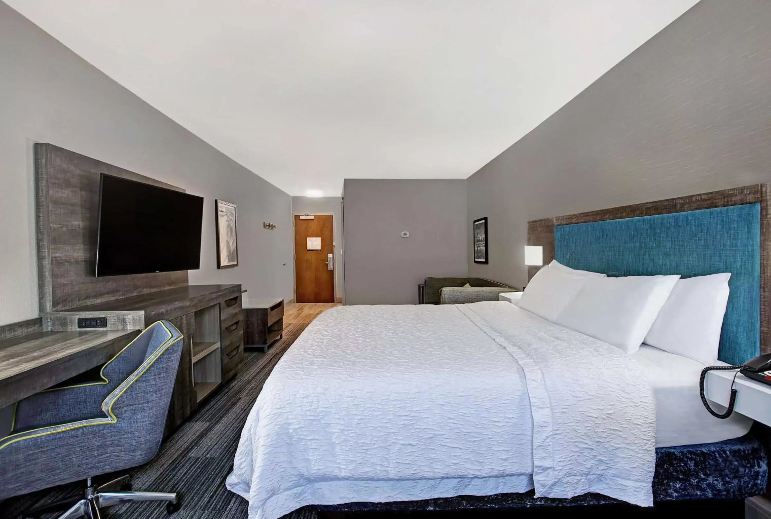 Bedroom, Bed in Hampton Inn Westfield Bedroom, Bed in Hampton Inn Westfield