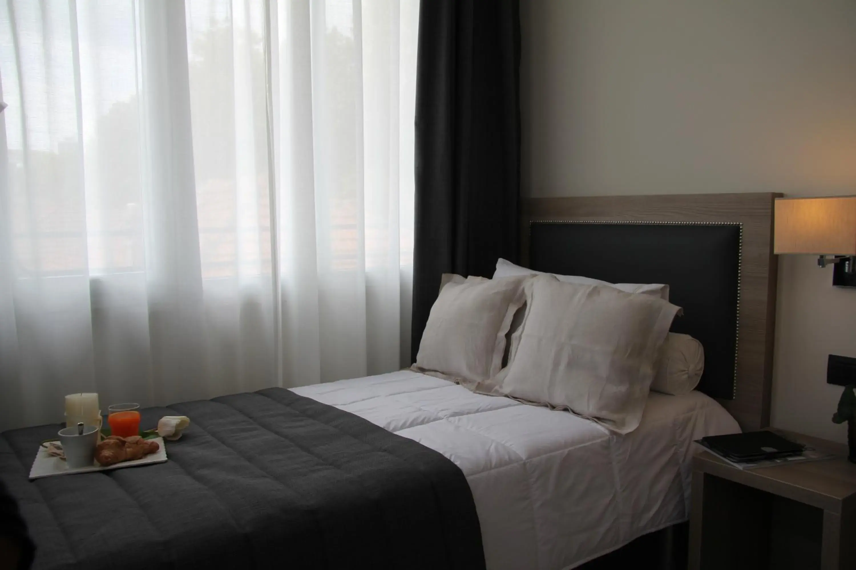 Photo of the whole room, Bed in Hotel Zara Milano