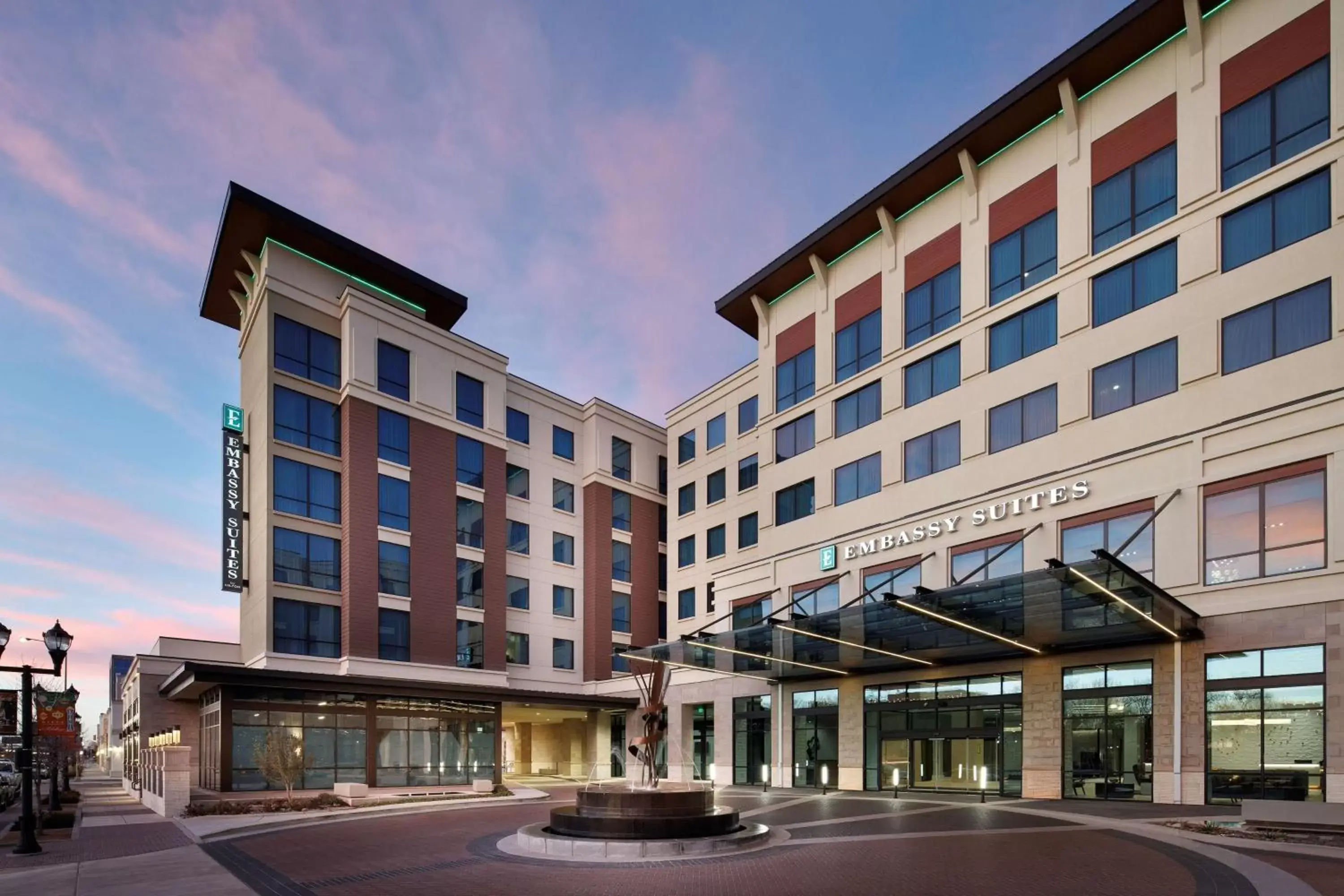 Property Building in Embassy Suites Amarillo Downtown