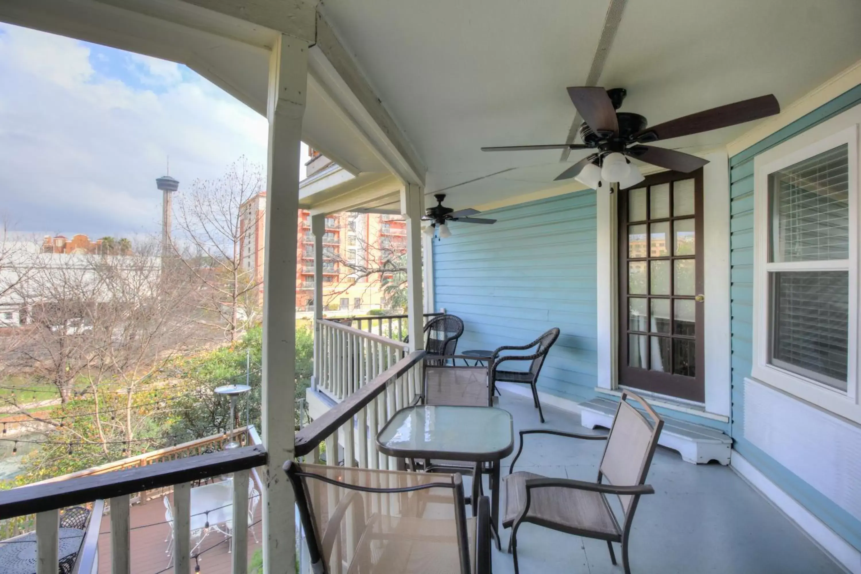 Garden, Balcony/Terrace in Inn on the Riverwalk