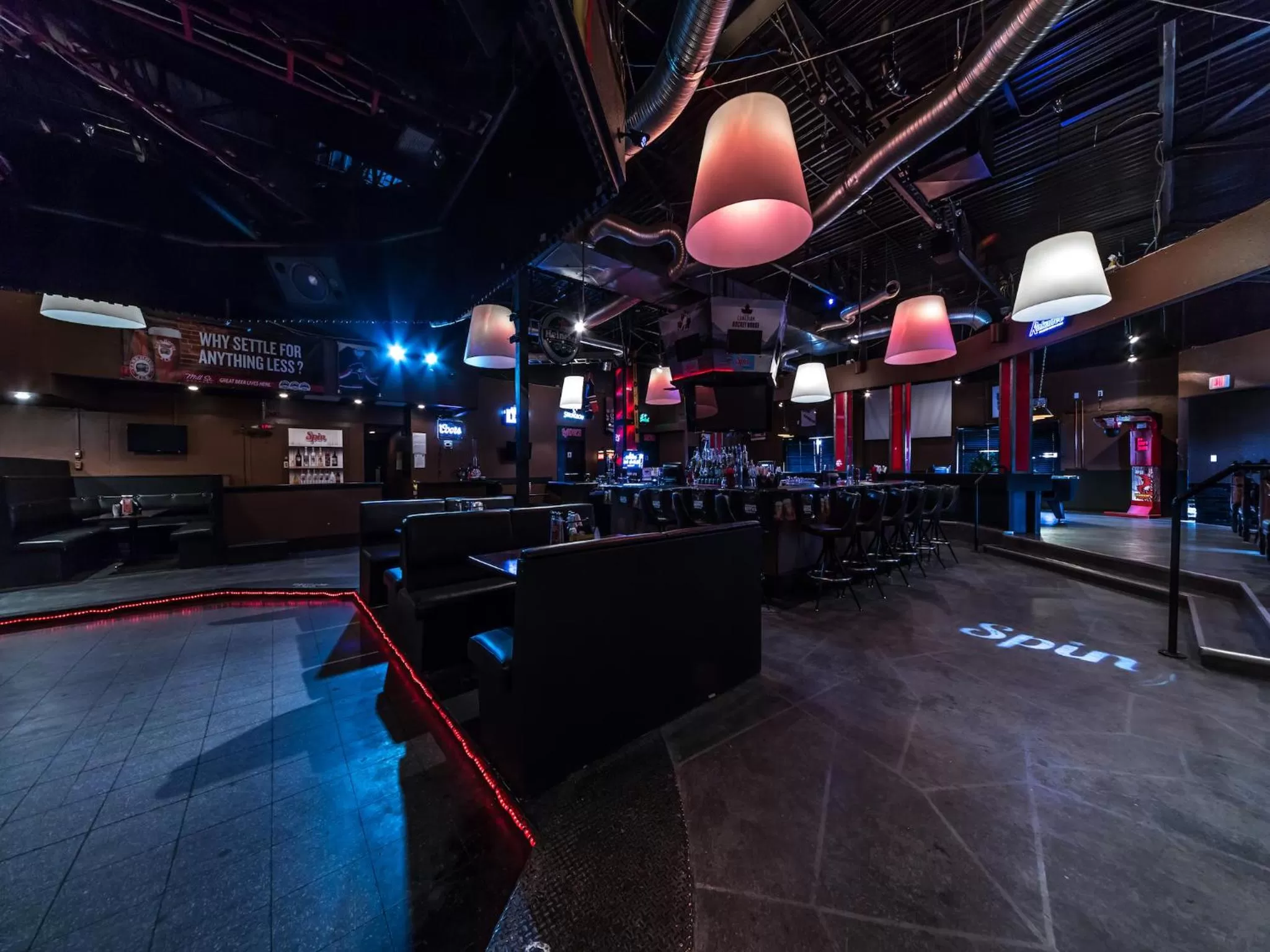 Nightclub / DJ in Heritage Inn Hotel & Convention Centre - Brooks