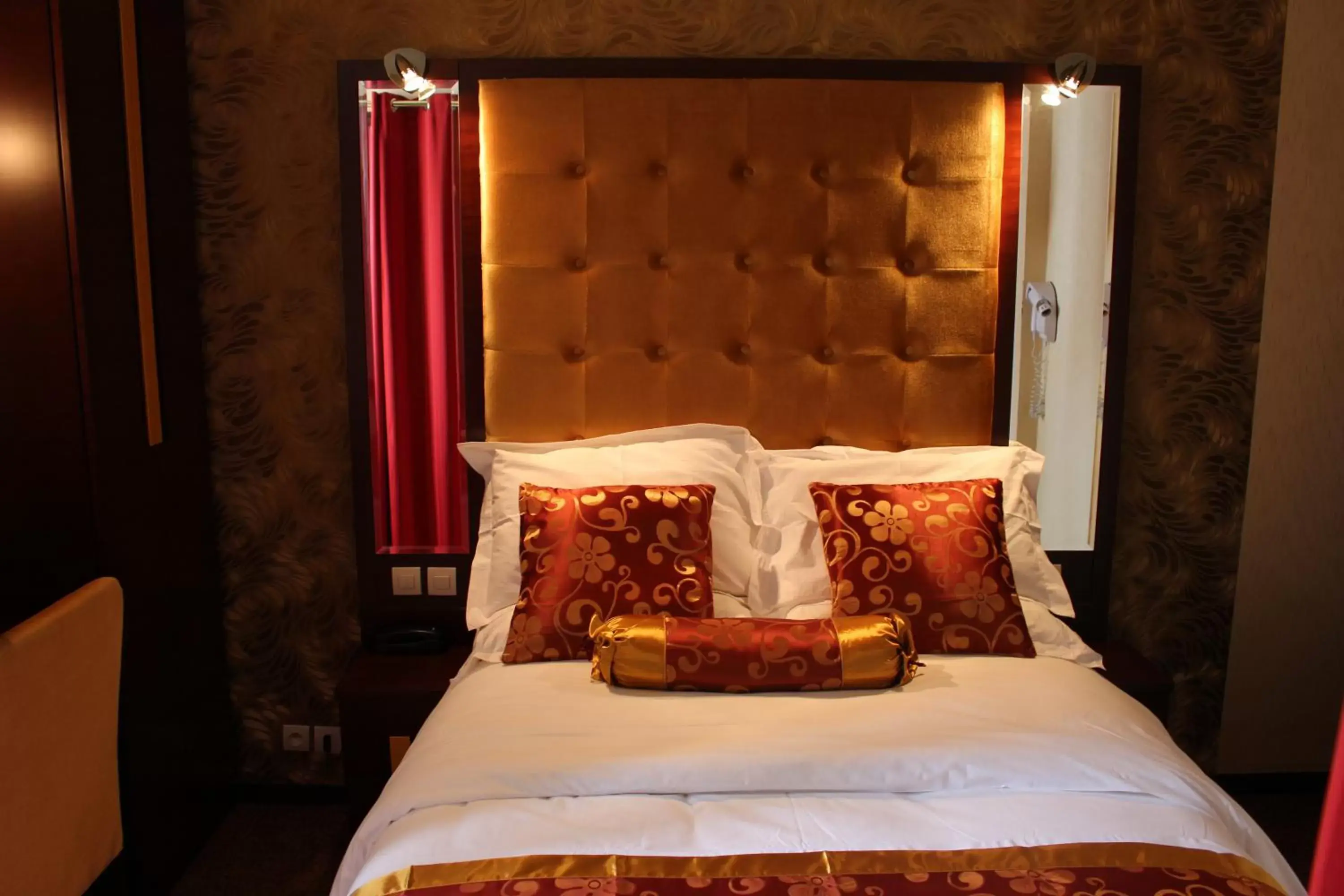 Bed in Hôtel des Buttes Chaumont