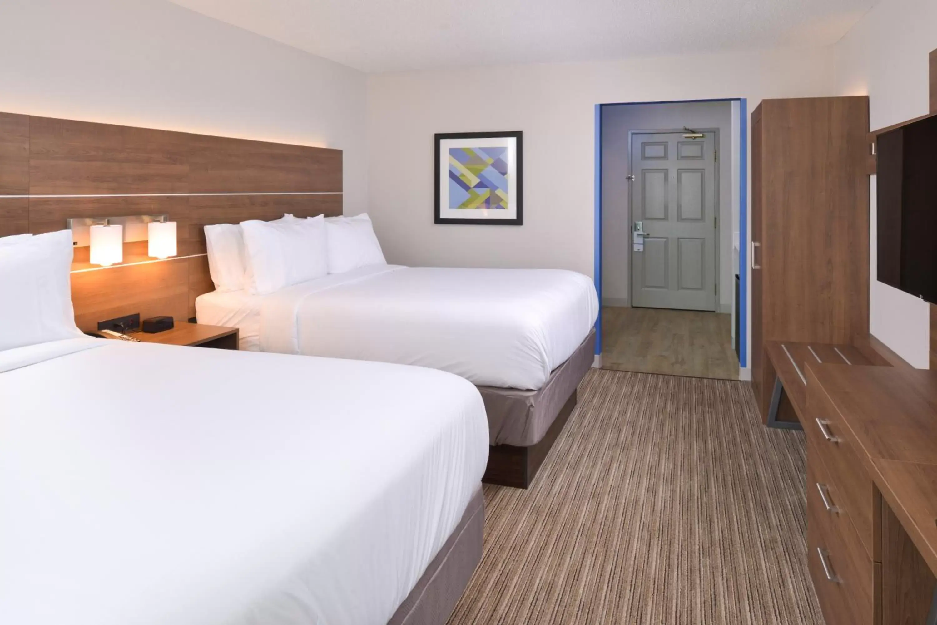 Bed in Holiday Inn Express & Suites - Omaha - 120th and Maple, an IHG Hotel