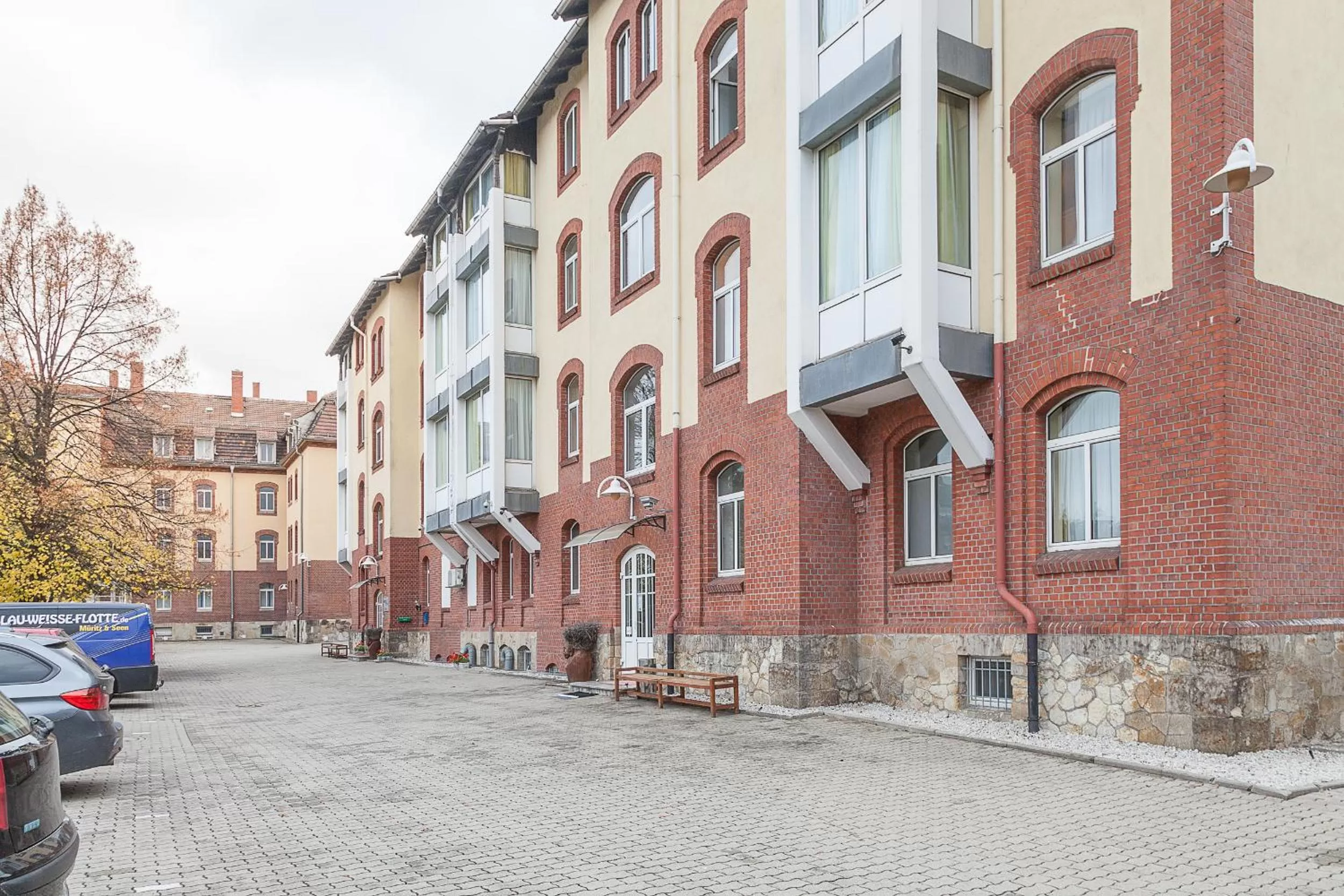Facade/entrance in Hotel Aviv Dresden