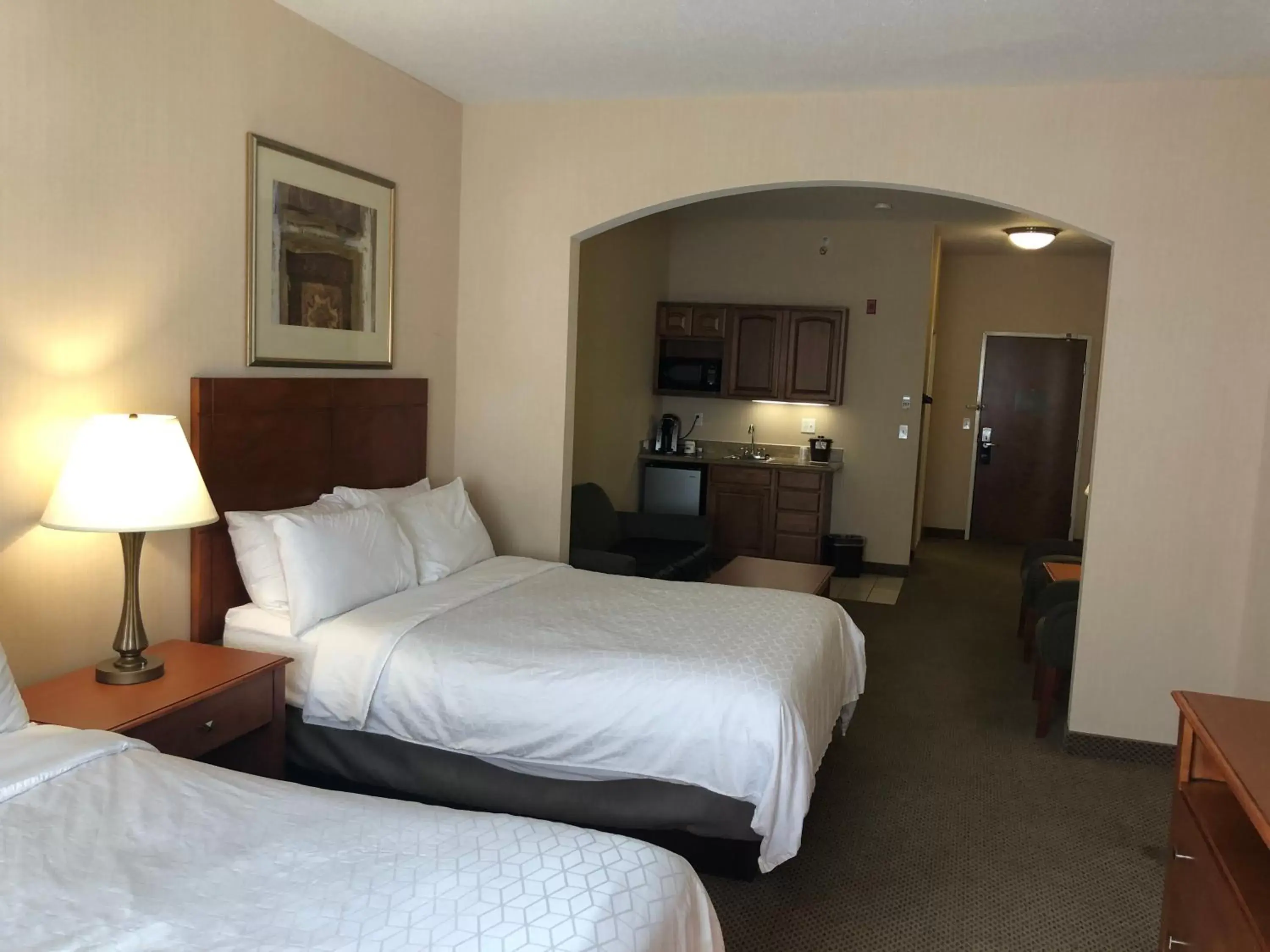 Bed in Holiday Inn Express Hotel & Suites Lansing-Dimondale, an IHG Hotel