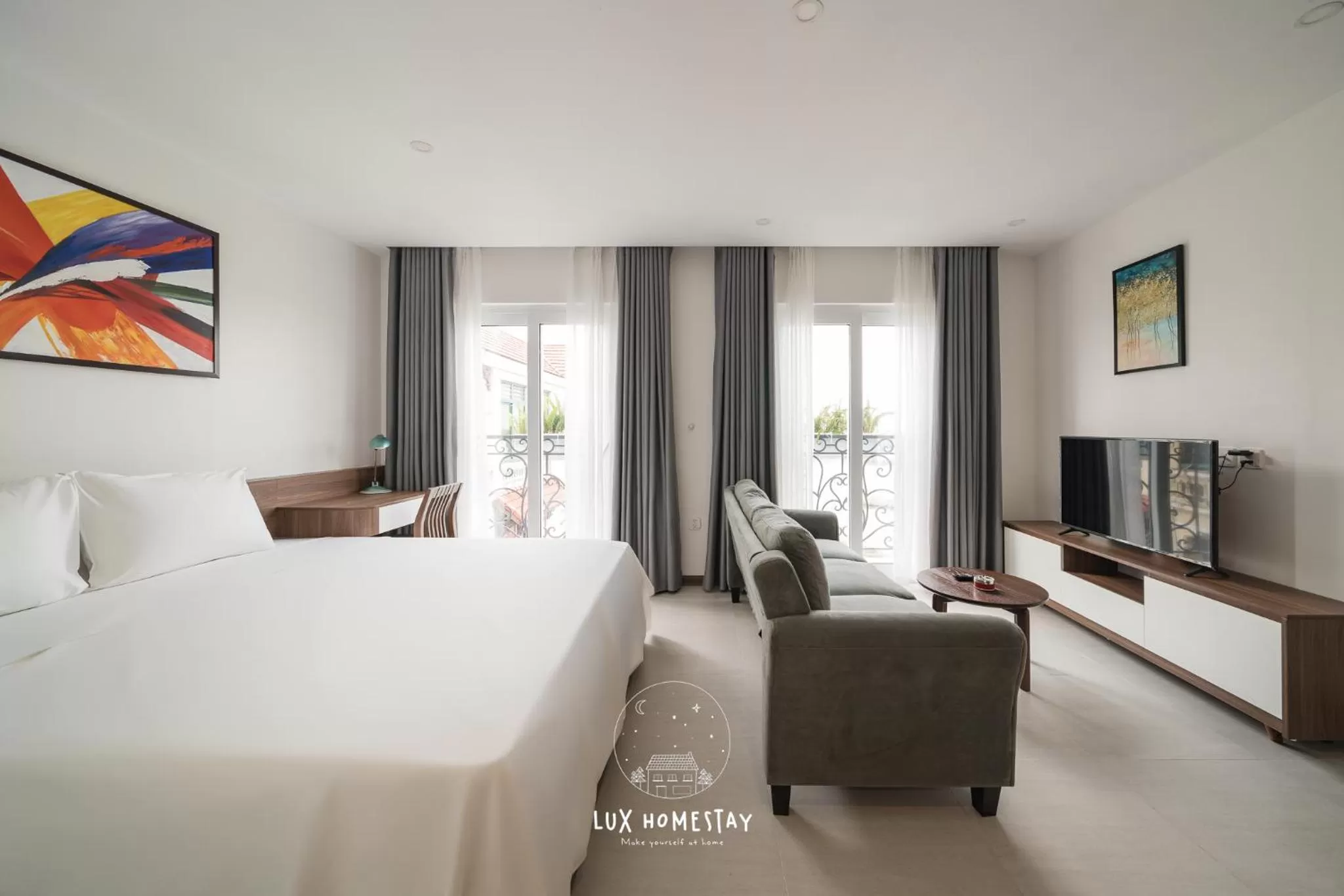 TV and multimedia, Bed in Lux Westlake Studio