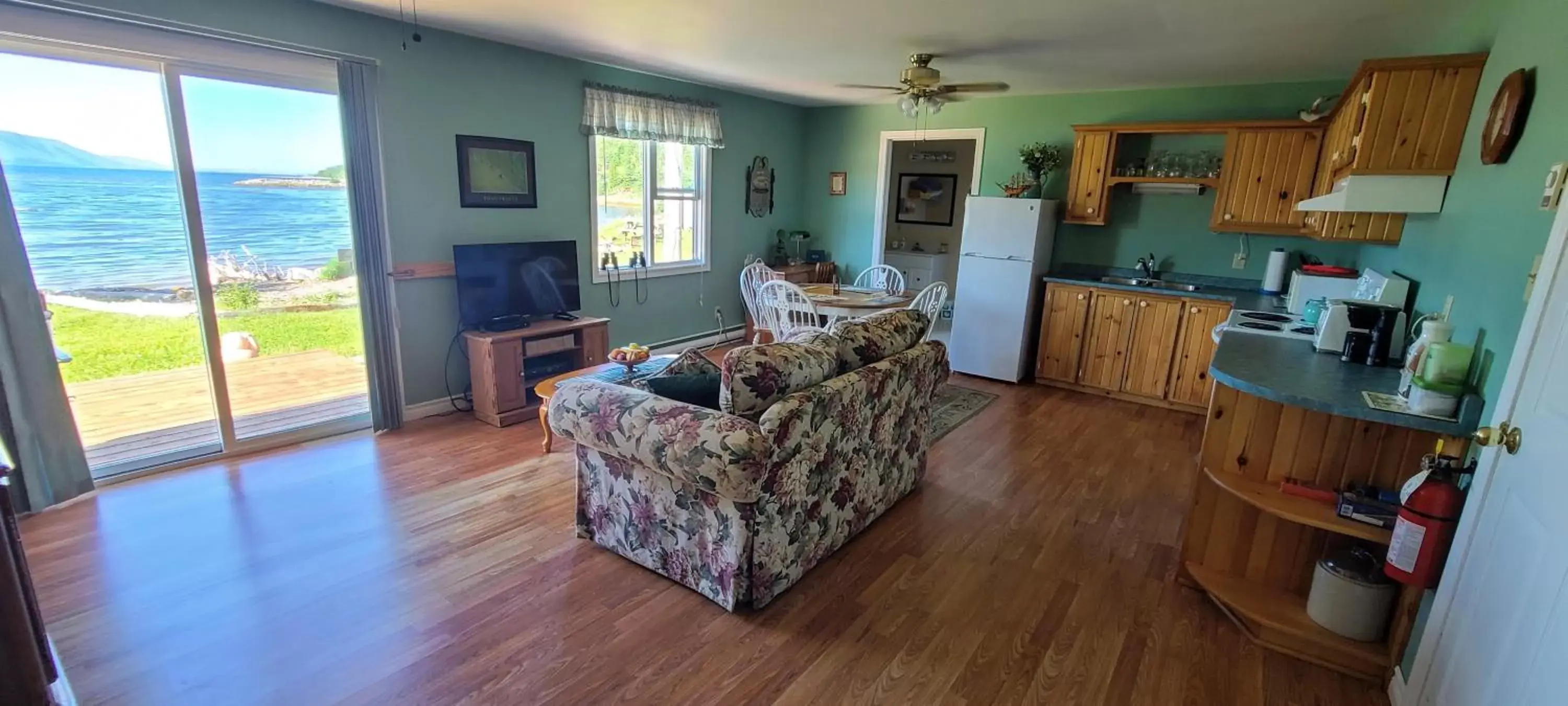 Seating Area in St Ann's Motel & Cottage