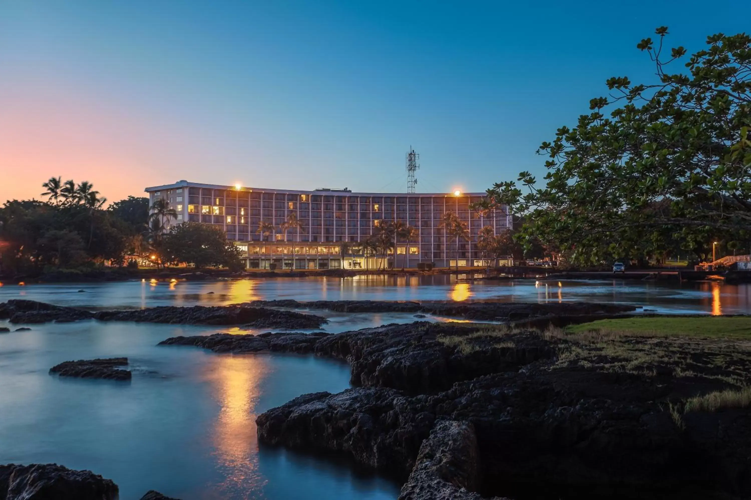 Facade/entrance in Castle Hilo Hawaiian Hotel